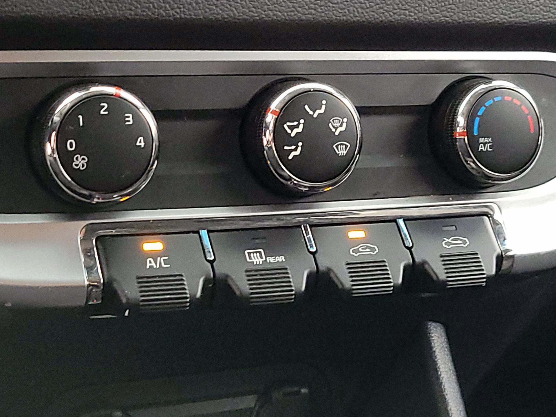 Thumbnail: 2017 Kia Rio5 - 15