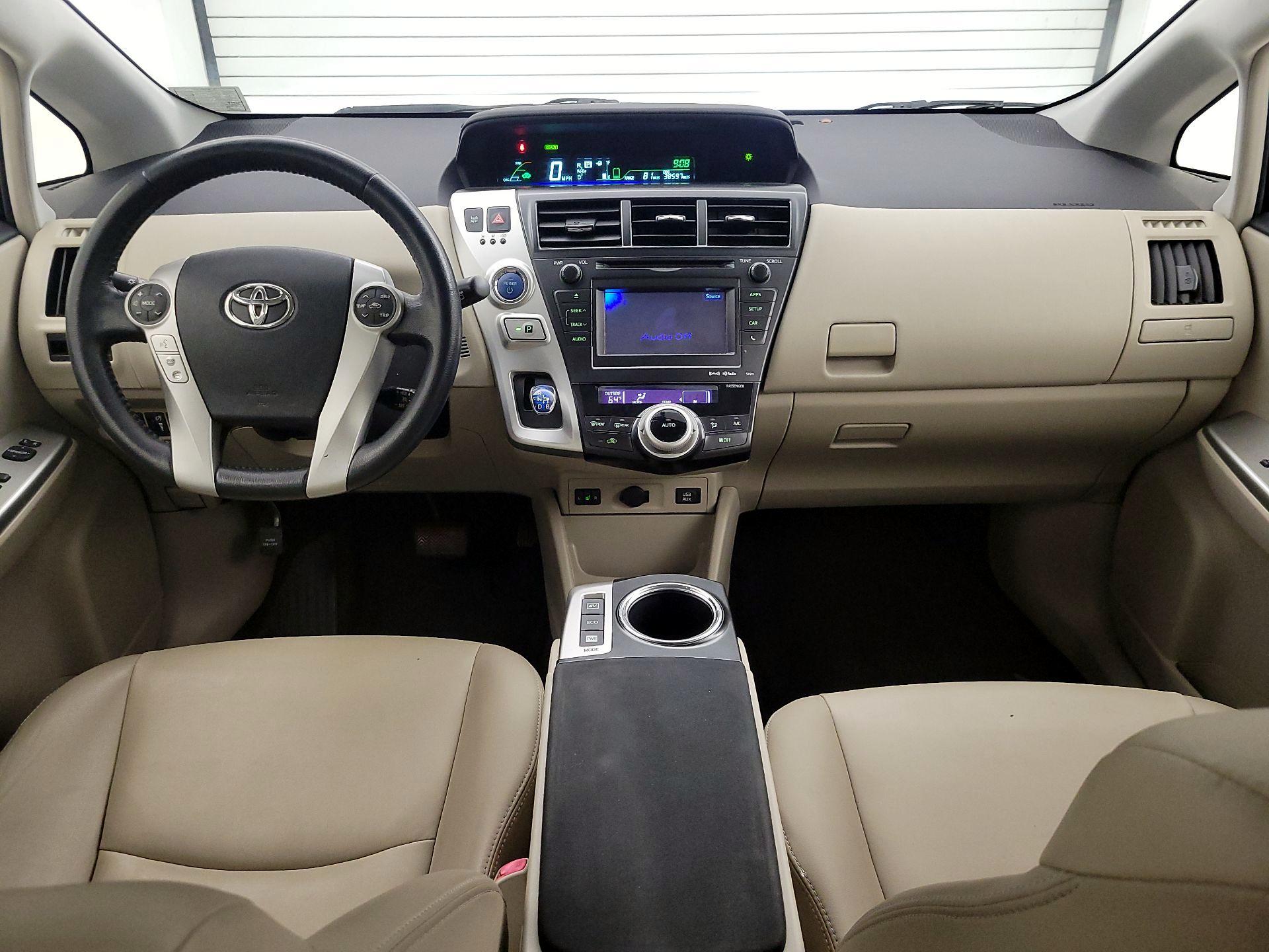 Thumbnail: 2014 Toyota Prius v - 9
