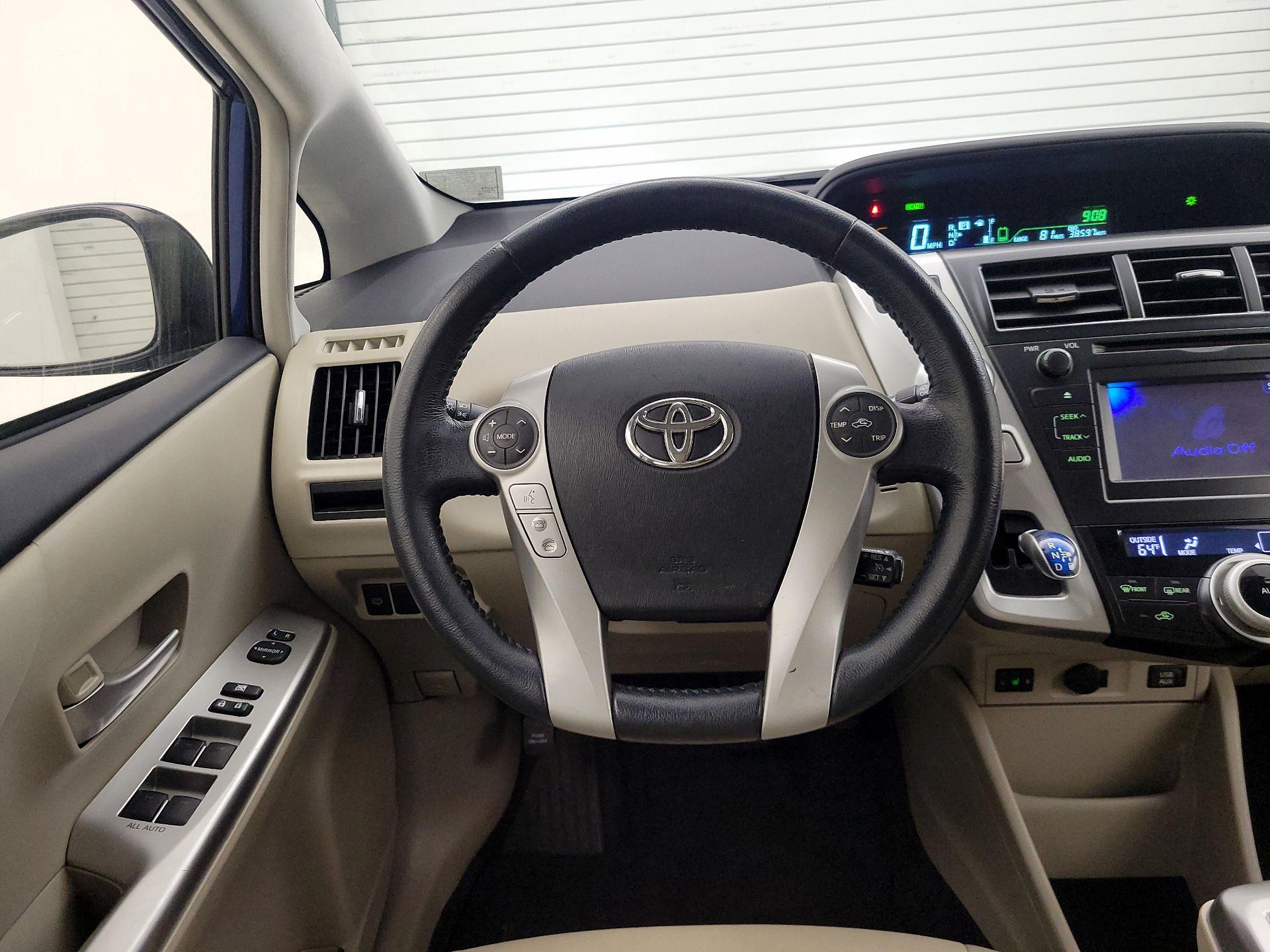 Thumbnail: 2014 Toyota Prius v - 10