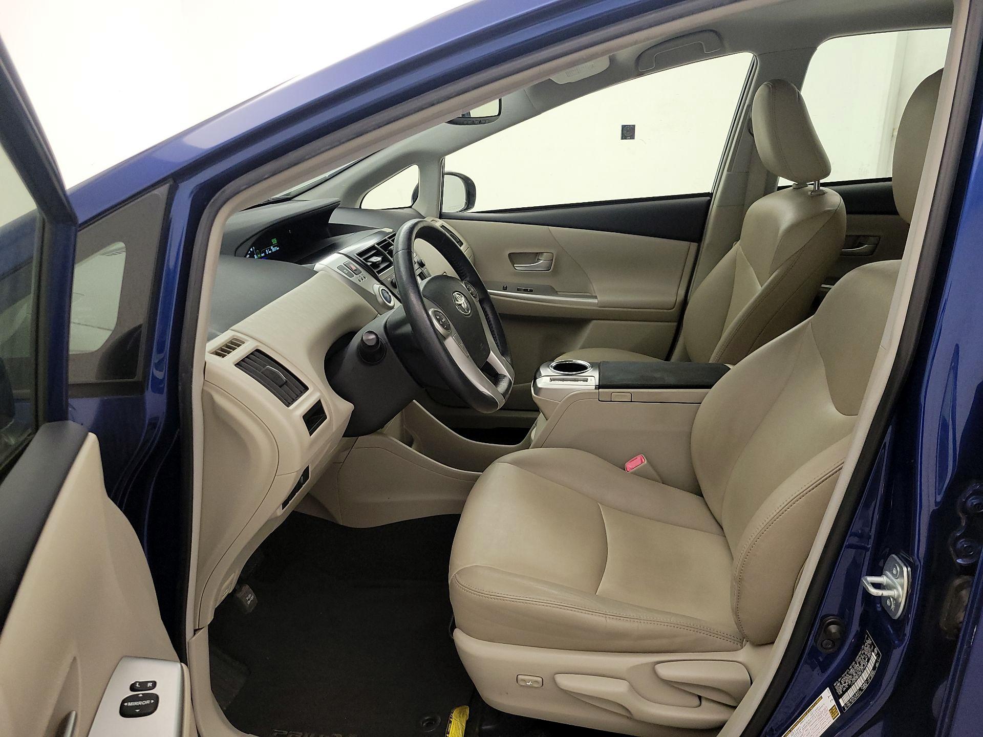 Thumbnail: 2014 Toyota Prius v - 11