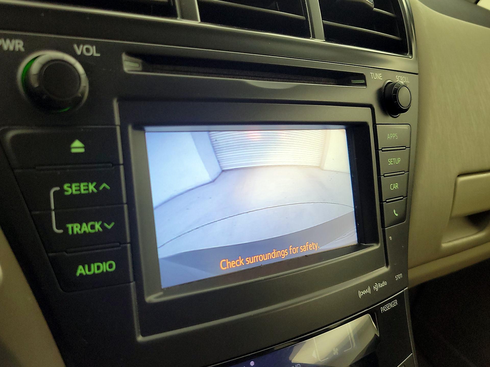 Thumbnail: 2014 Toyota Prius v - 14