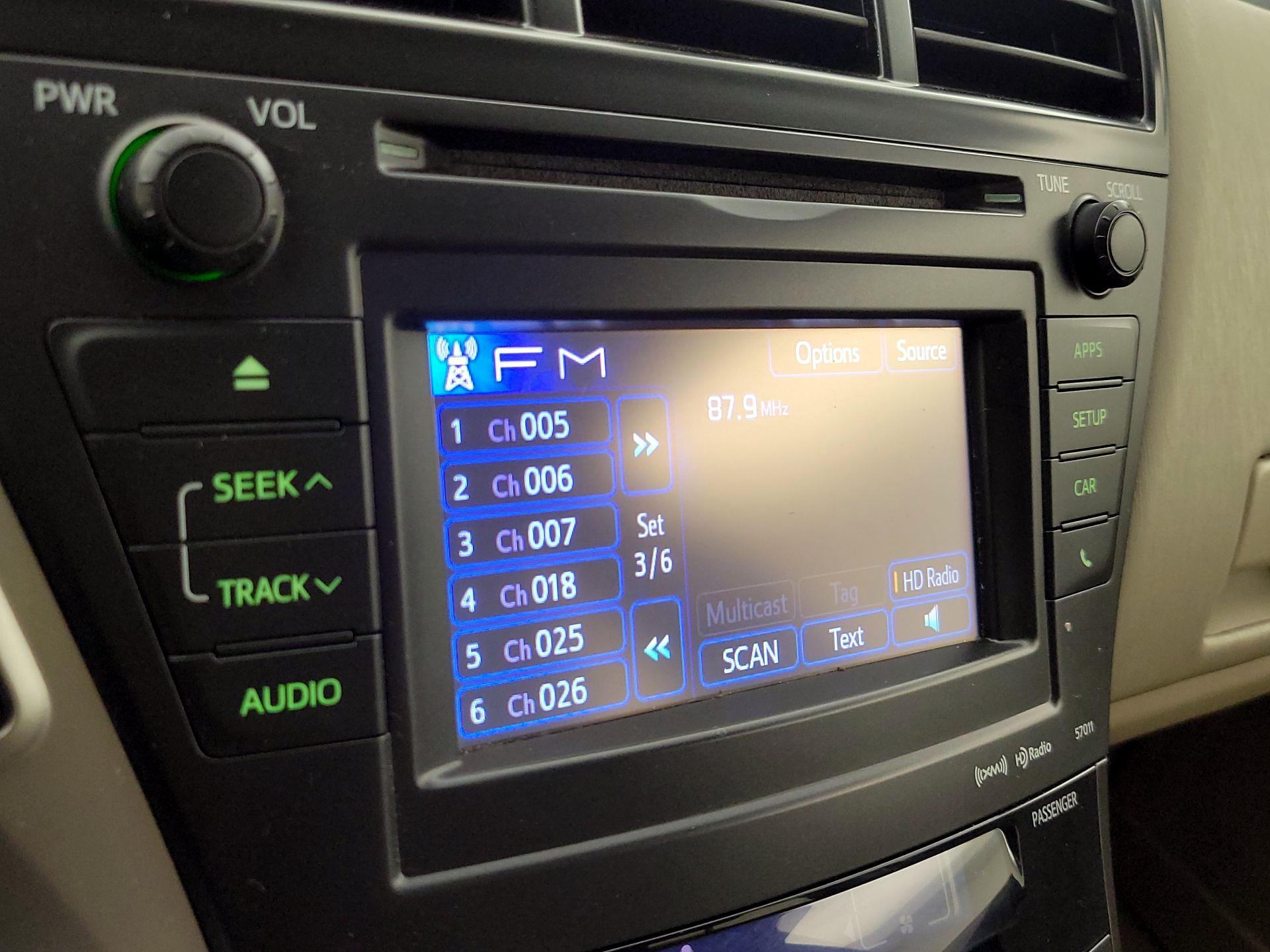 Thumbnail: 2014 Toyota Prius v - 15