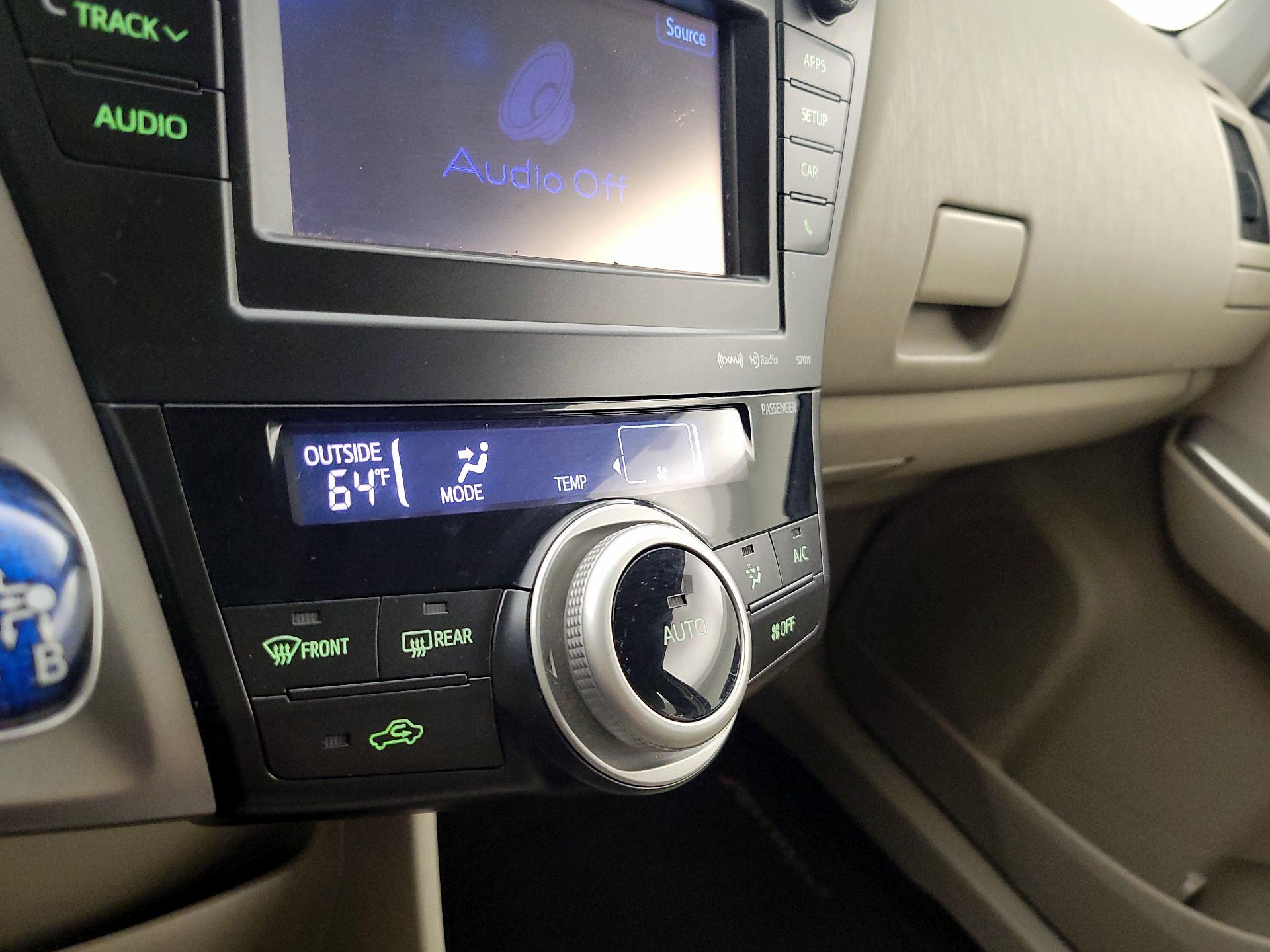 Thumbnail: 2014 Toyota Prius v - 16