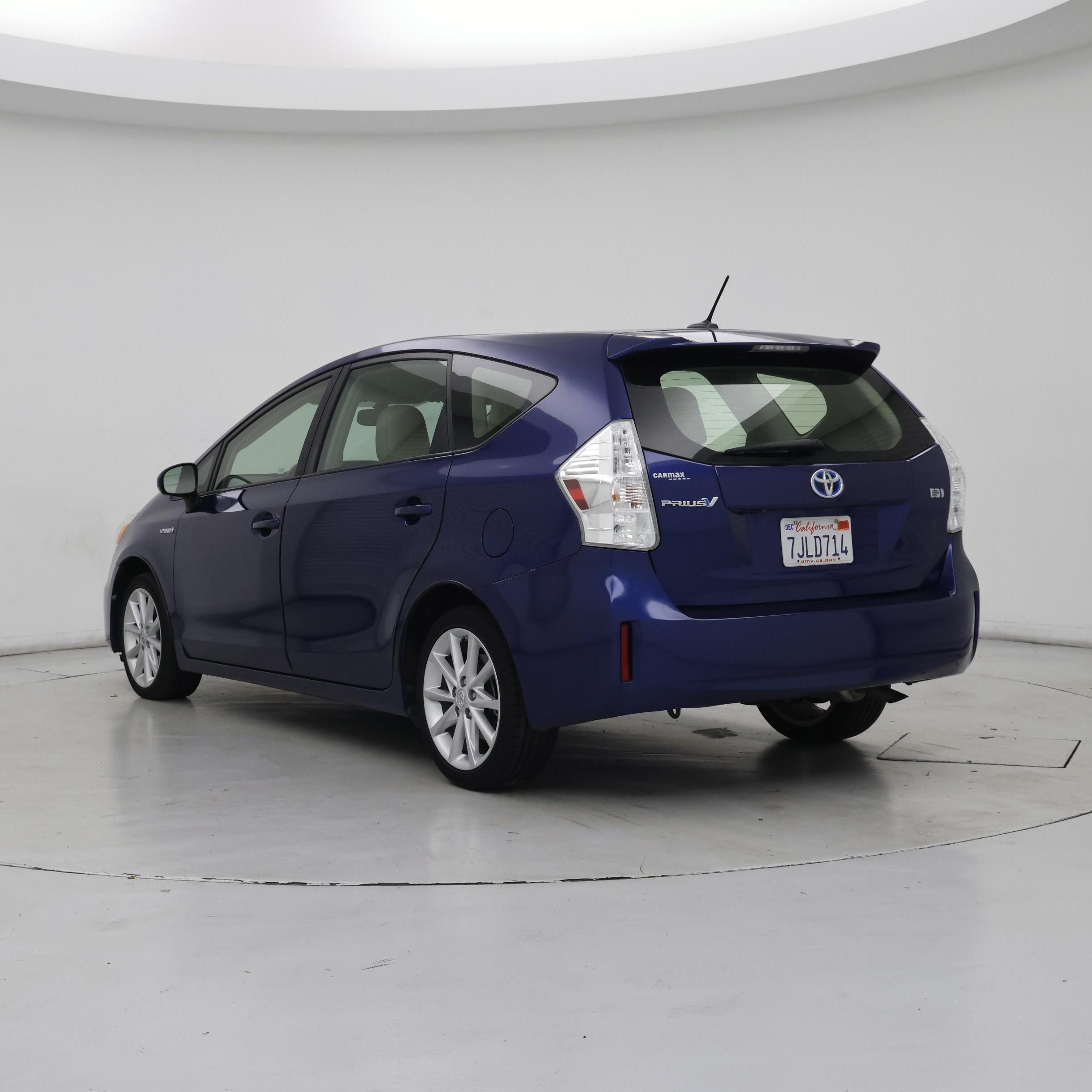Thumbnail: 2014 Toyota Prius v - 2