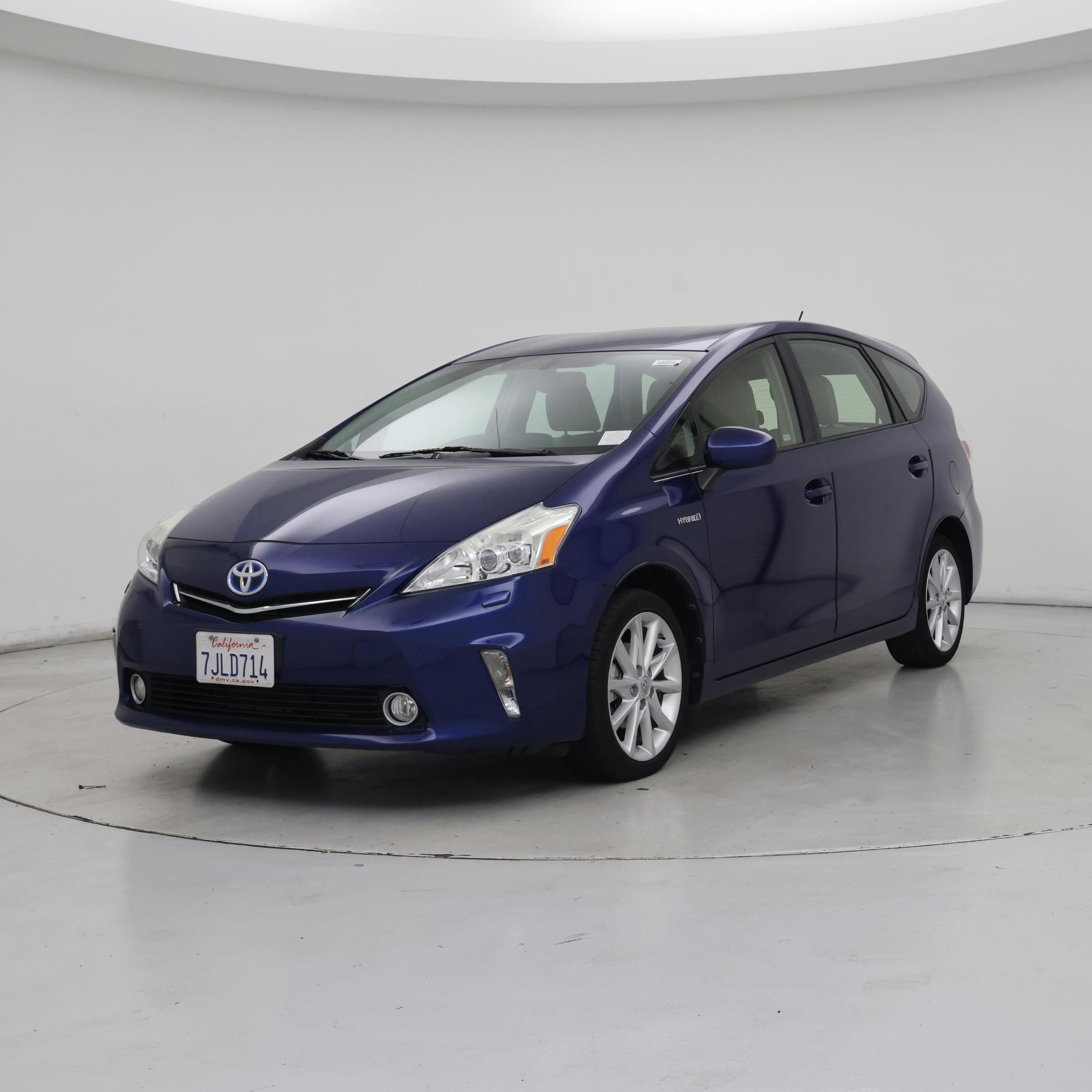 Thumbnail: 2014 Toyota Prius v - 4