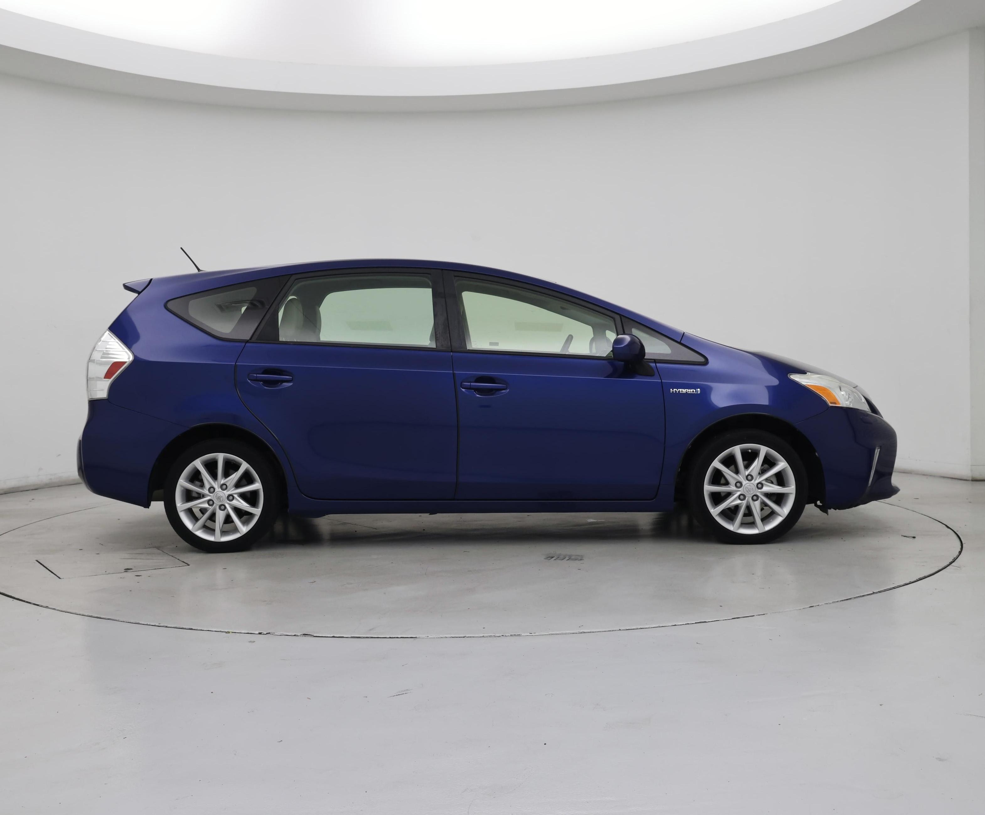 Thumbnail: 2014 Toyota Prius v - 7