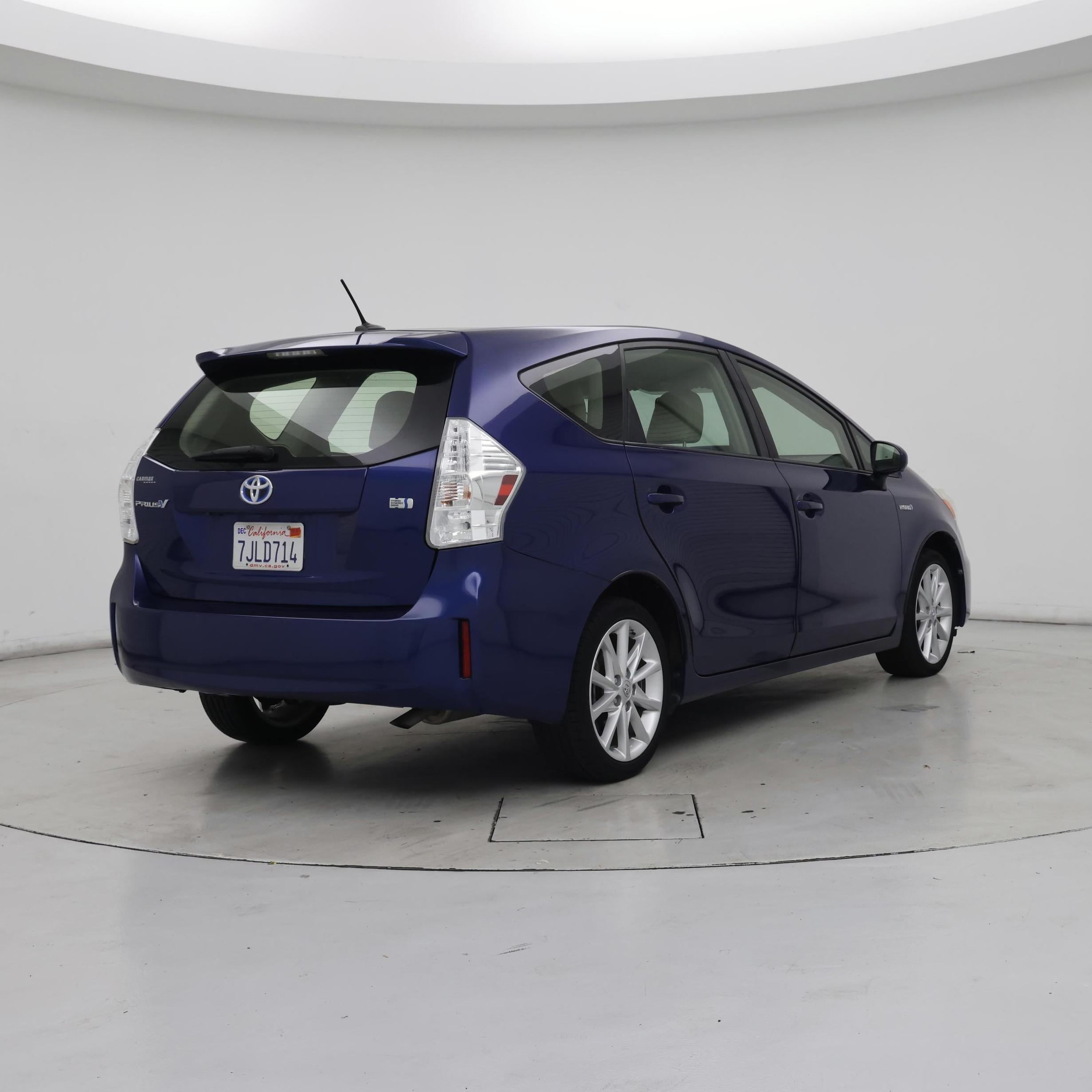 Thumbnail: 2014 Toyota Prius v - 8