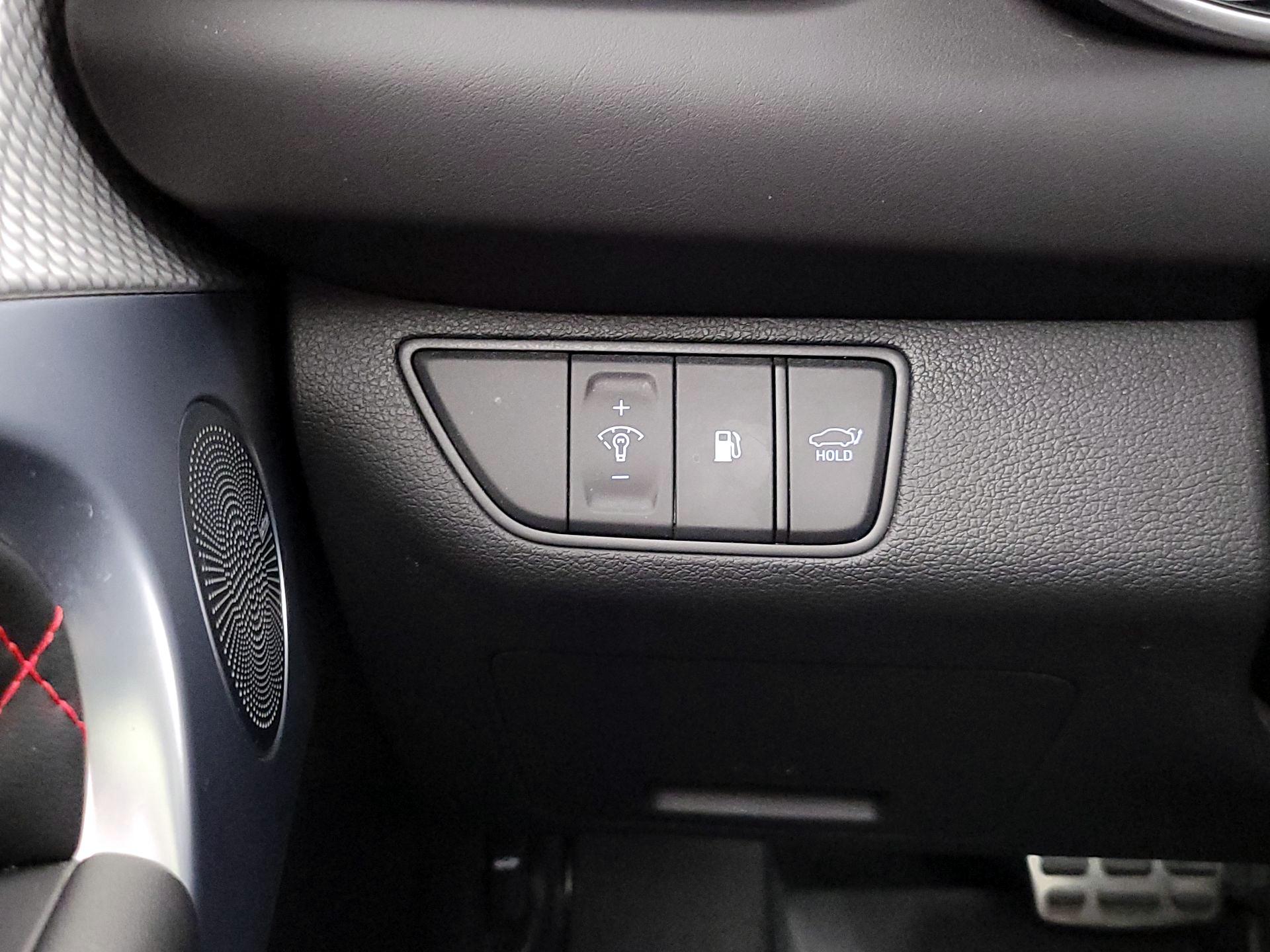 Thumbnail: 2023 Genesis G70 - 13