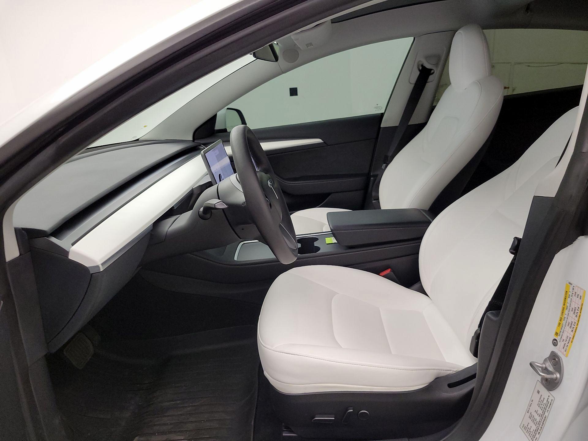 Thumbnail: 2023 Tesla Model 3 - 11