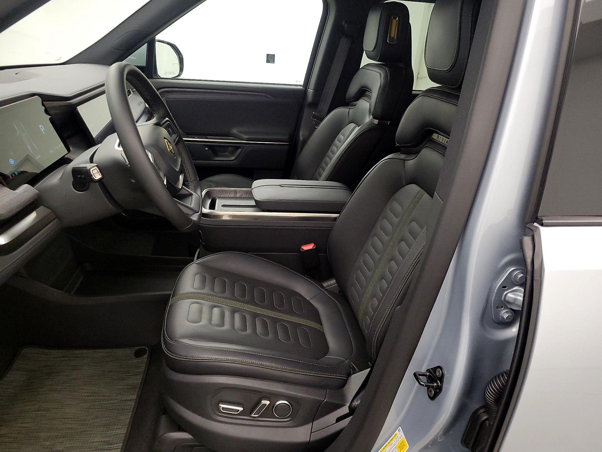 Thumbnail: 2026 Rivian R1S - 11