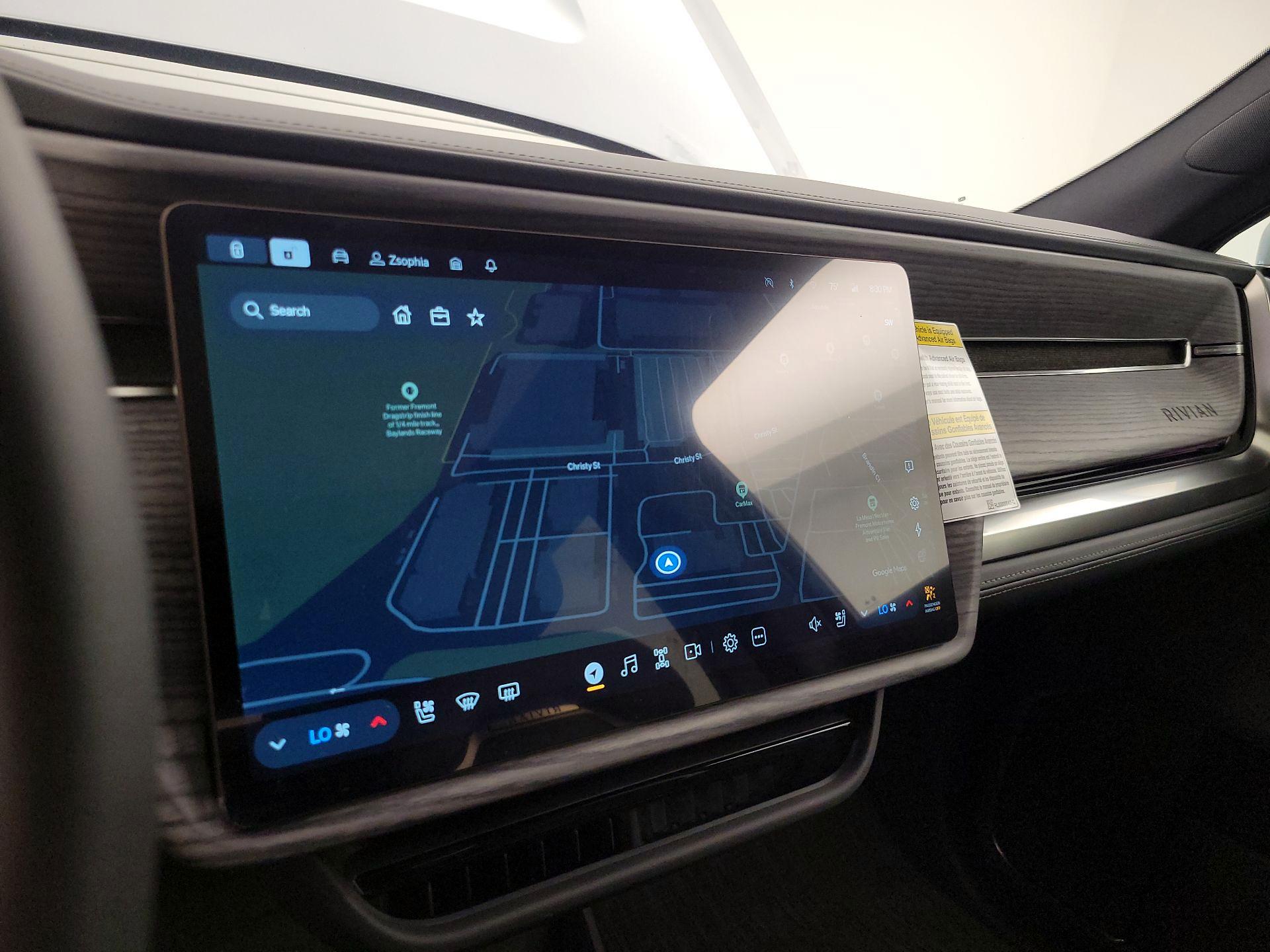 Thumbnail: 2026 Rivian R1S - 13