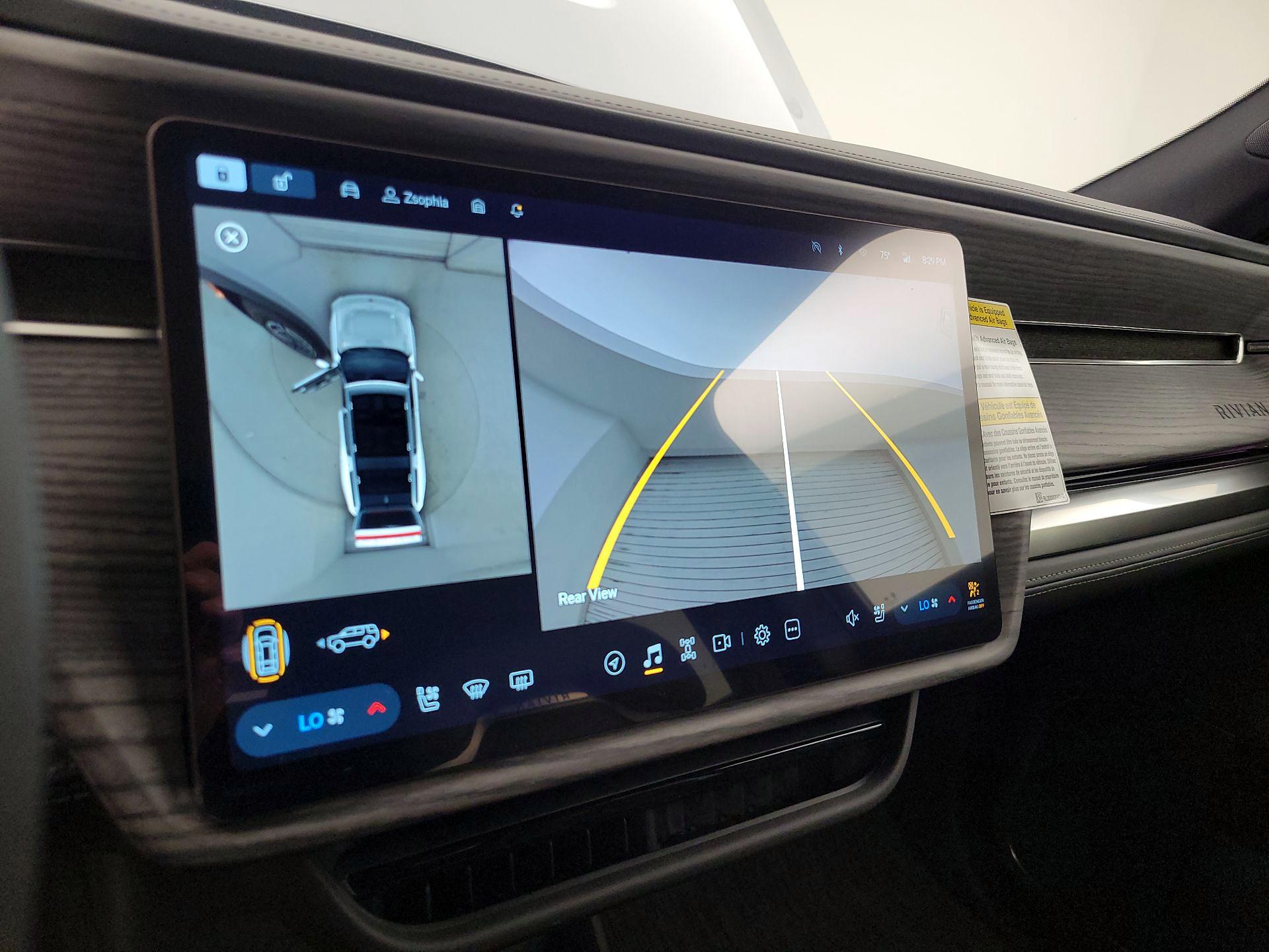 Thumbnail: 2026 Rivian R1S - 14