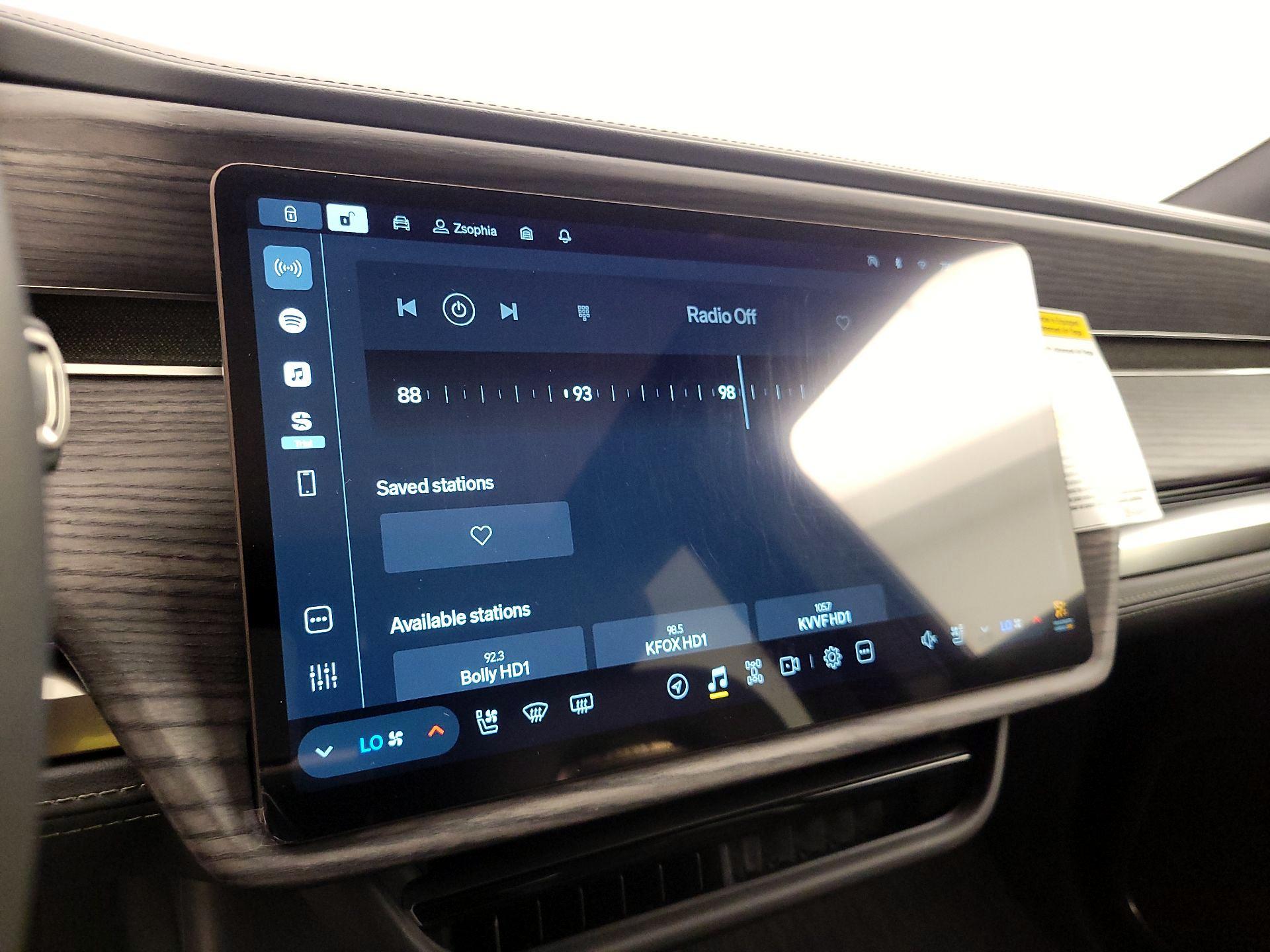 Thumbnail: 2026 Rivian R1S - 15