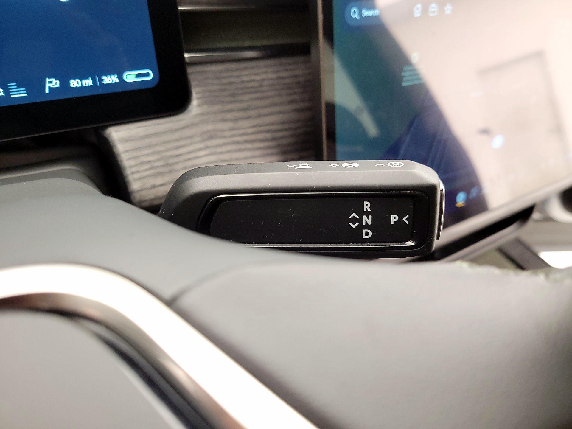 Thumbnail: 2026 Rivian R1S - 17