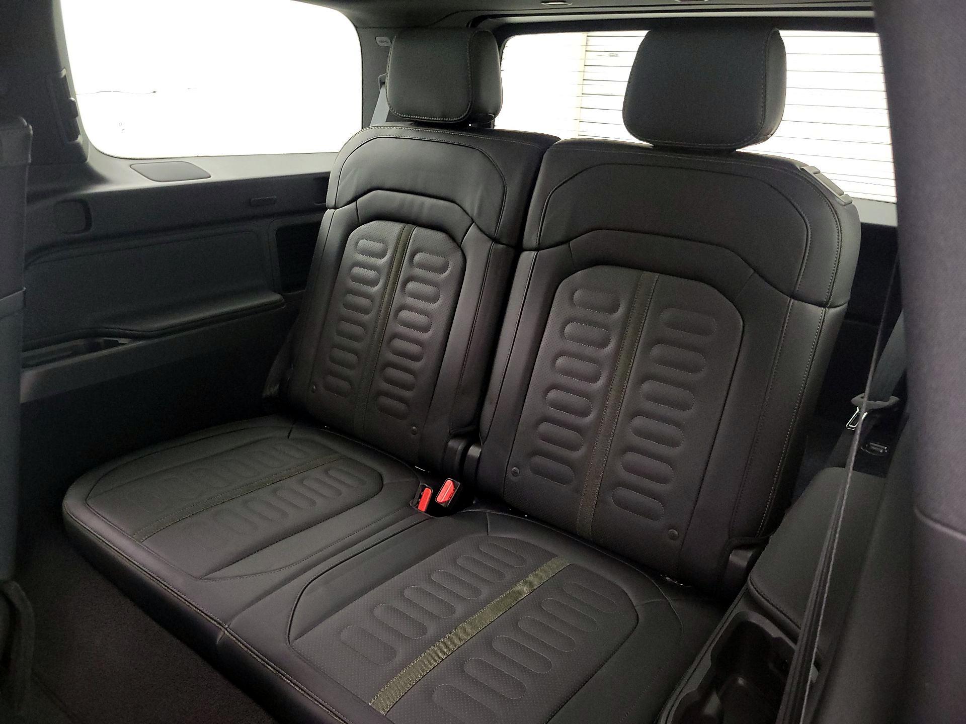 Thumbnail: 2026 Rivian R1S - 20