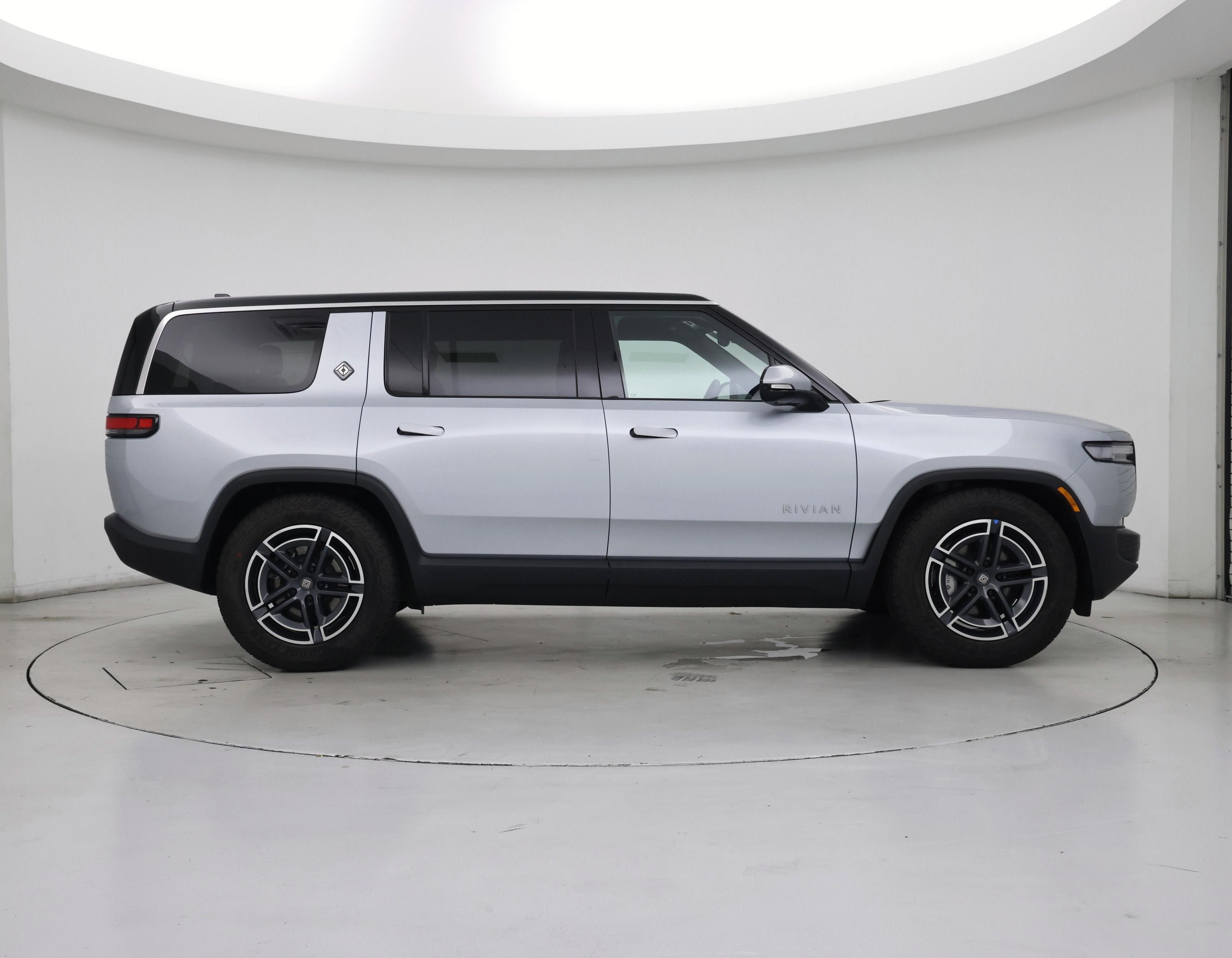 Thumbnail: 2026 Rivian R1S - 7