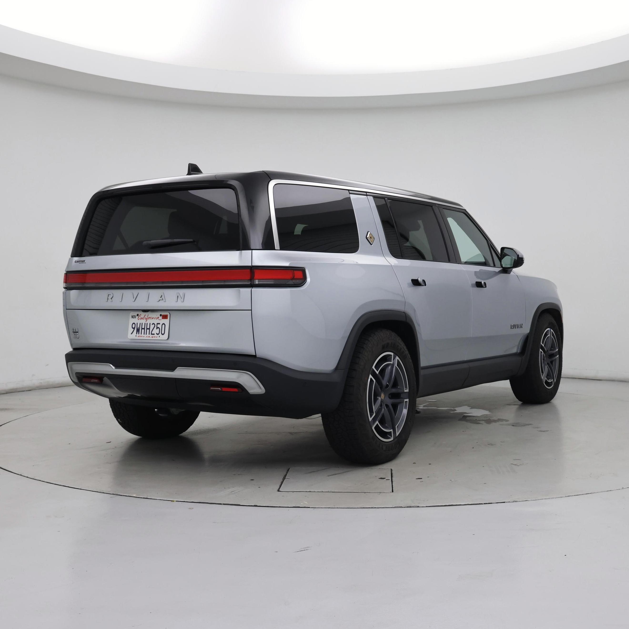 Thumbnail: 2026 Rivian R1S - 8