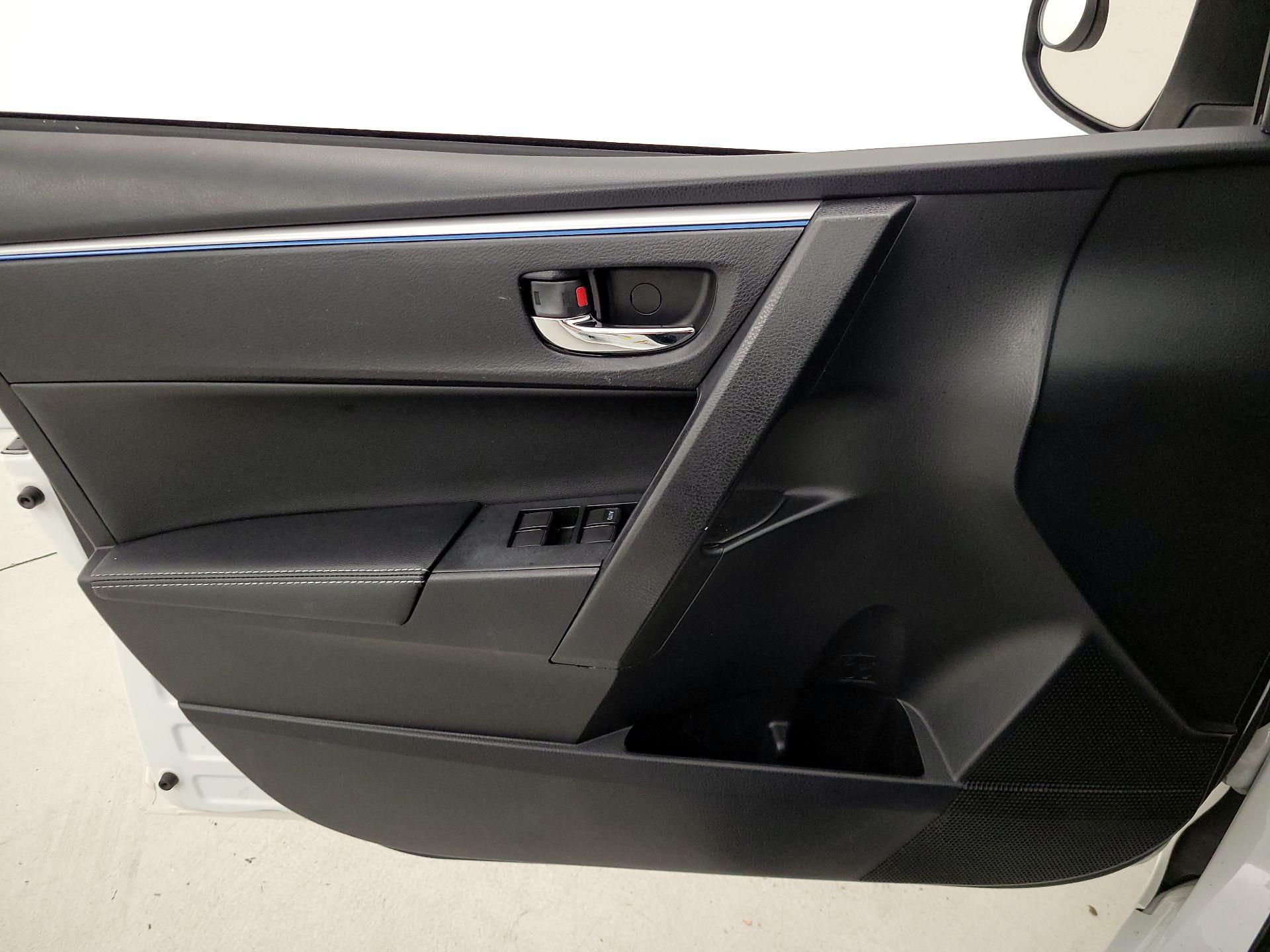 Thumbnail: 2014 Toyota Corolla - 12