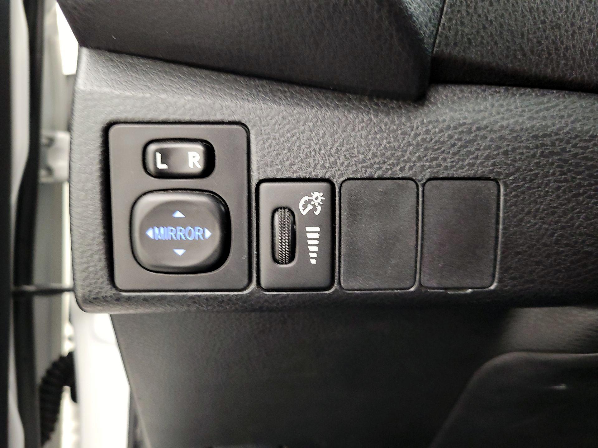 Thumbnail: 2014 Toyota Corolla - 13