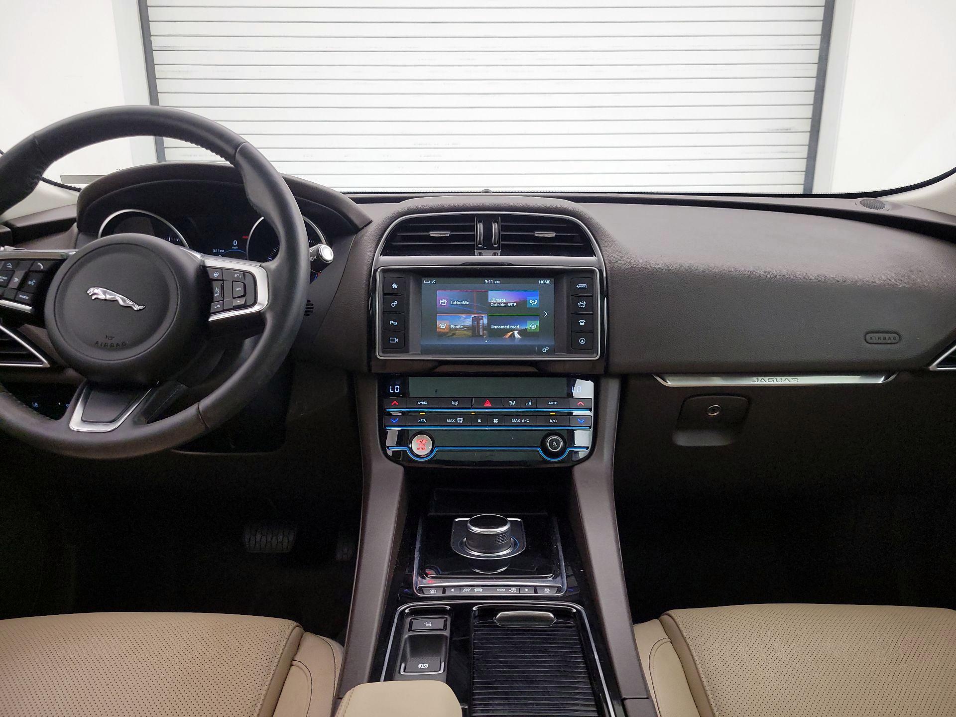 Thumbnail: 2018 Jaguar F-Pace - 9