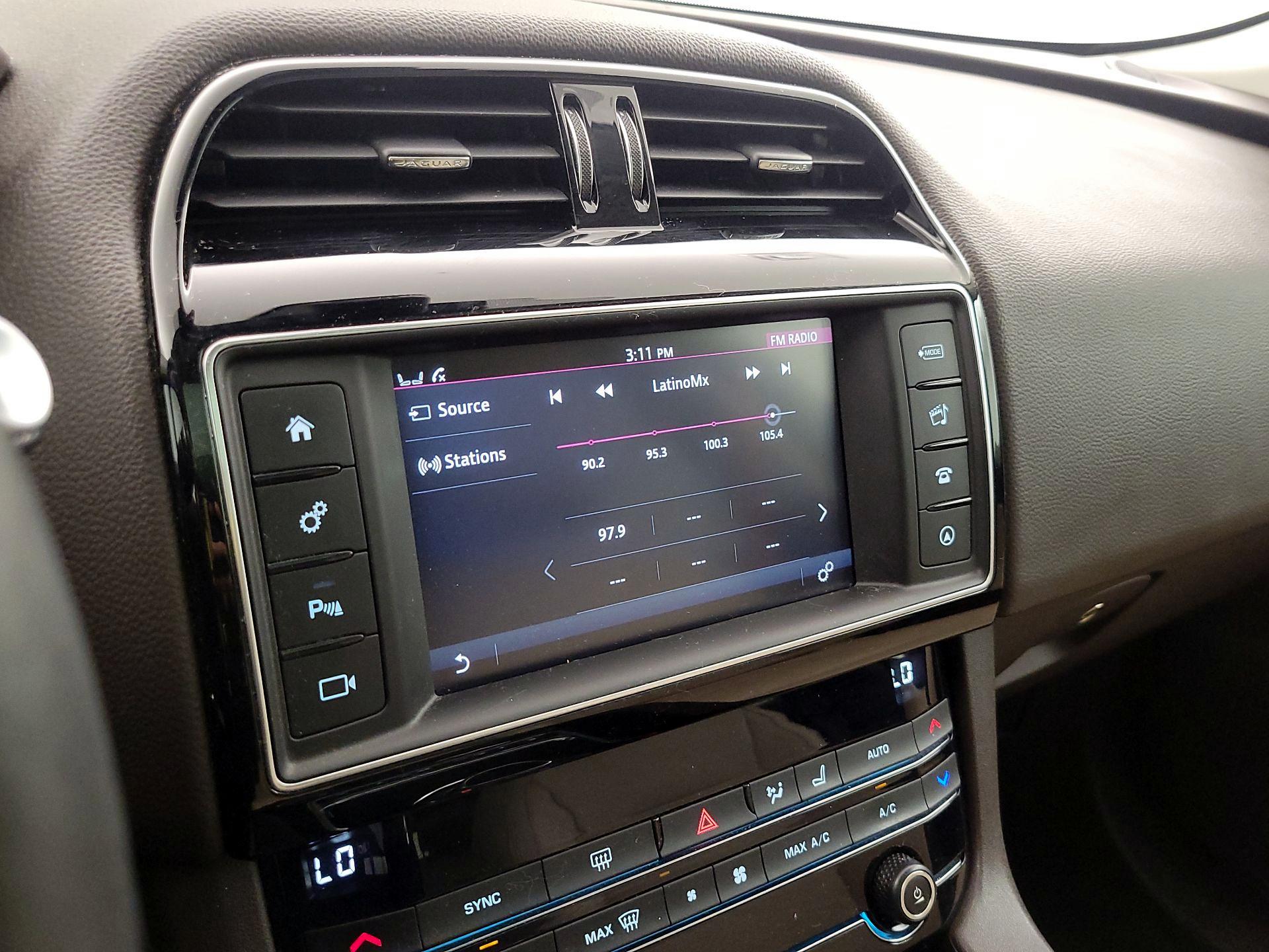 Thumbnail: 2018 Jaguar F-Pace - 16