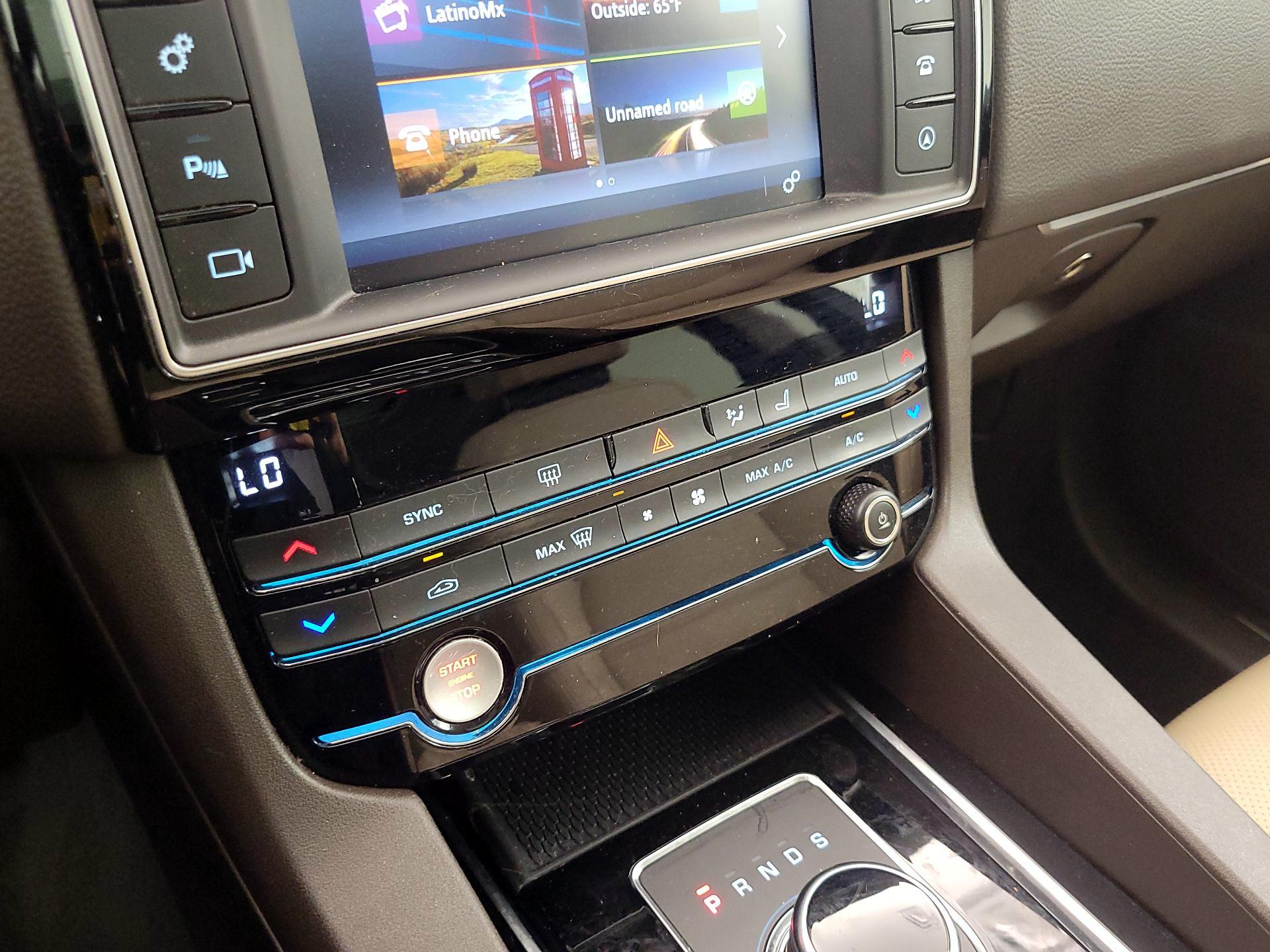 Thumbnail: 2018 Jaguar F-Pace - 17