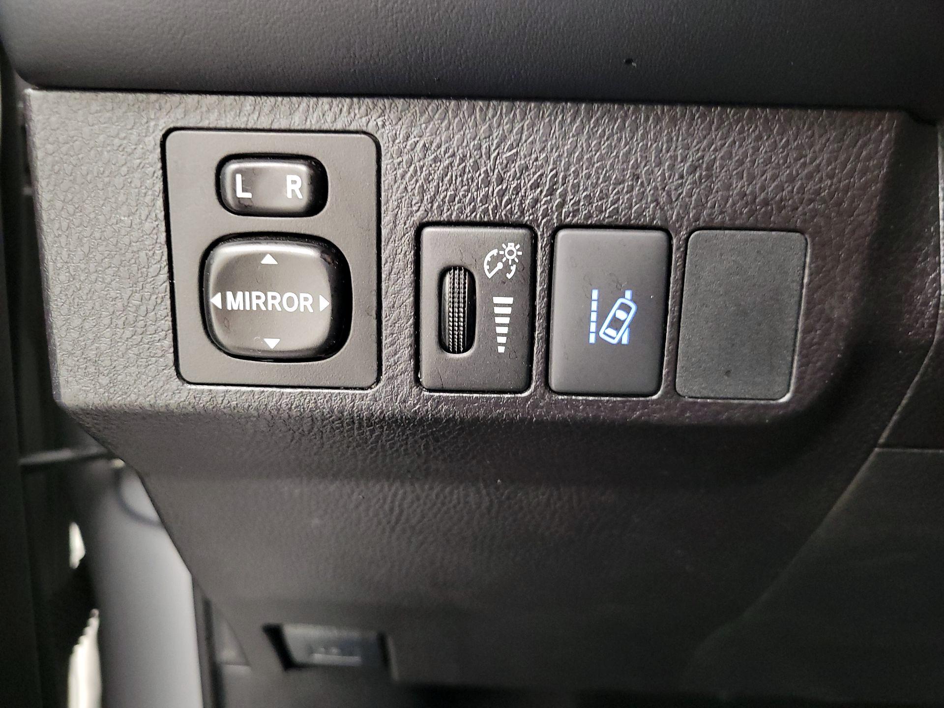 Thumbnail: 2018 Toyota RAV4 - 13