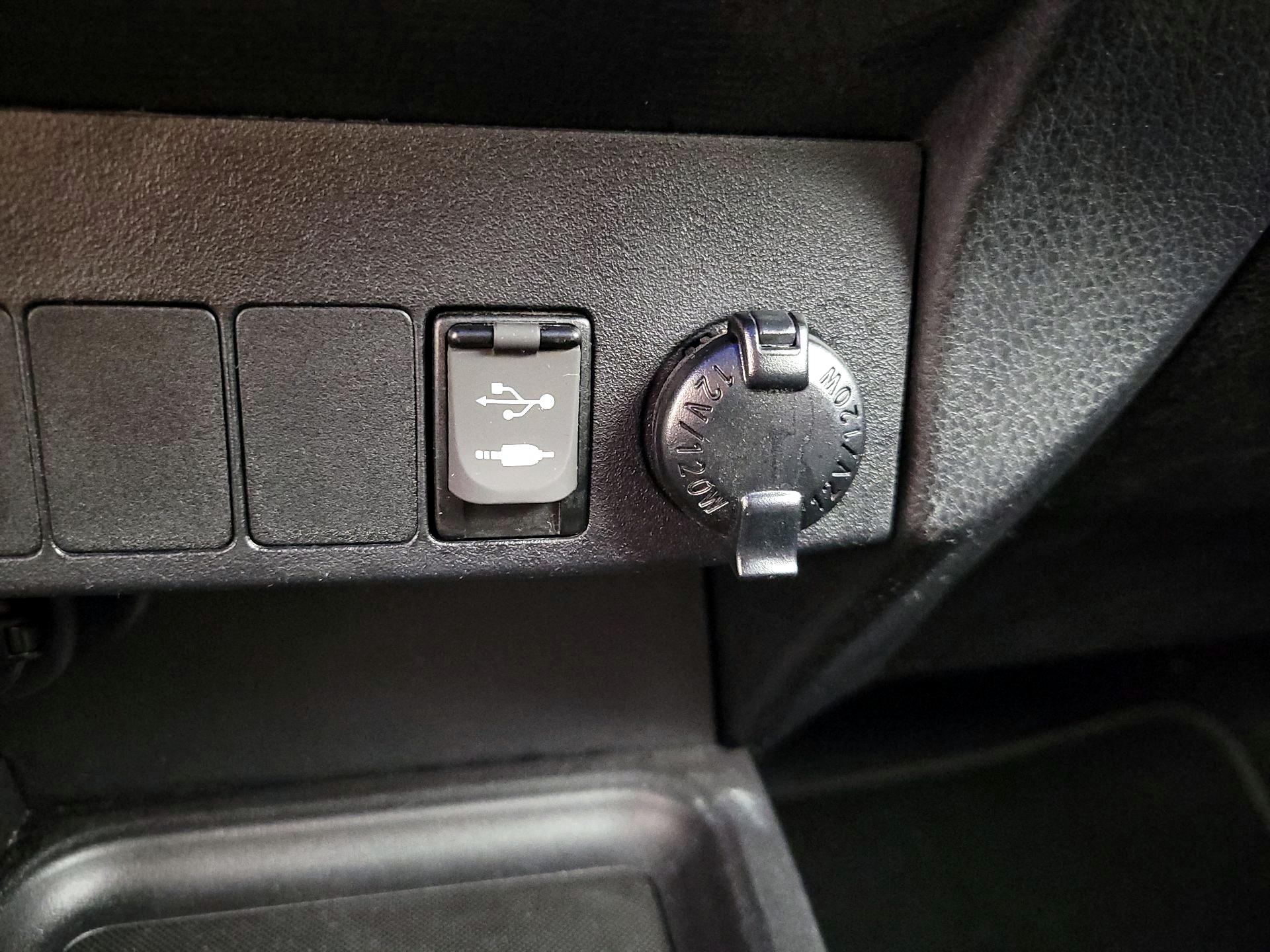 Thumbnail: 2018 Toyota RAV4 - 18