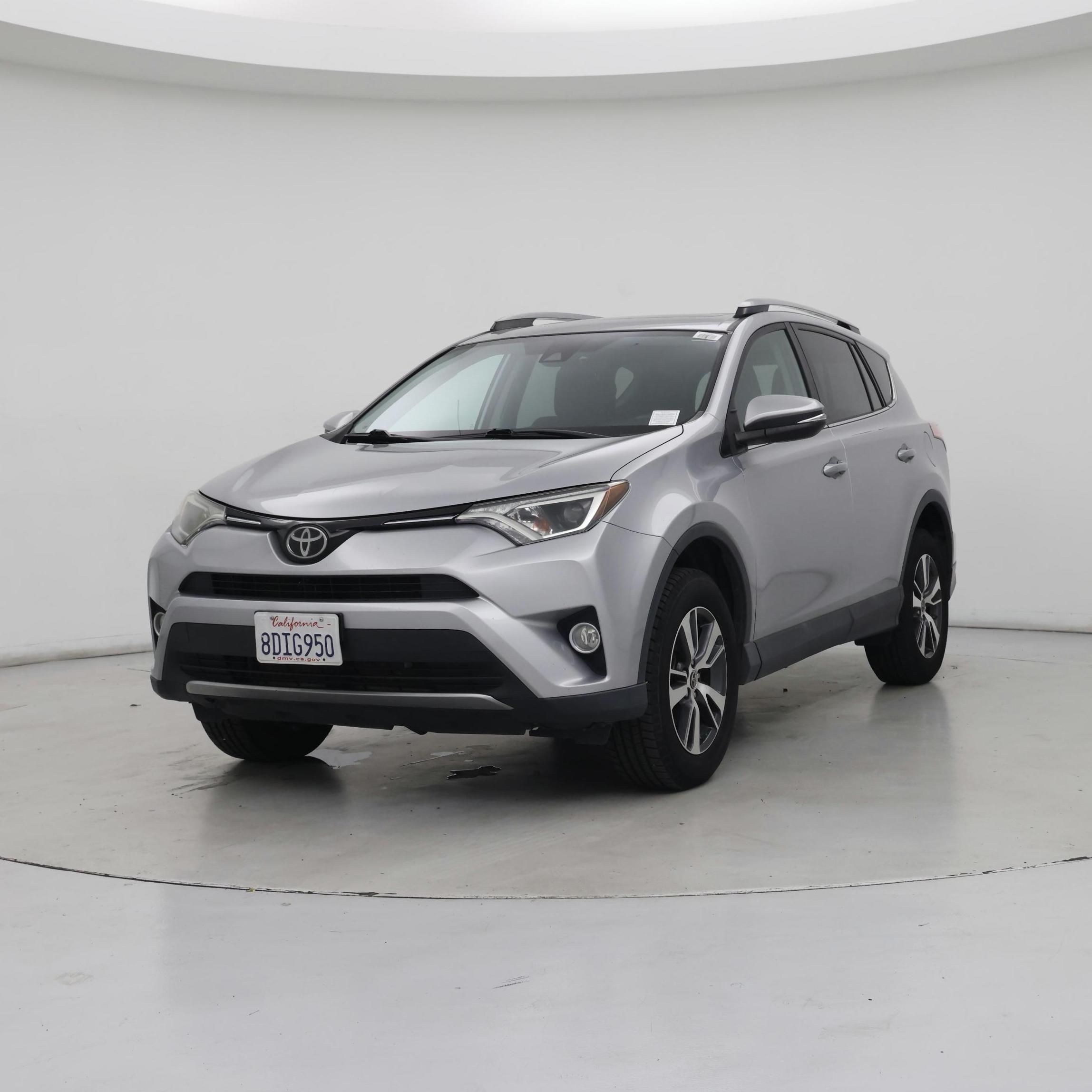 Thumbnail: 2018 Toyota RAV4 - 4