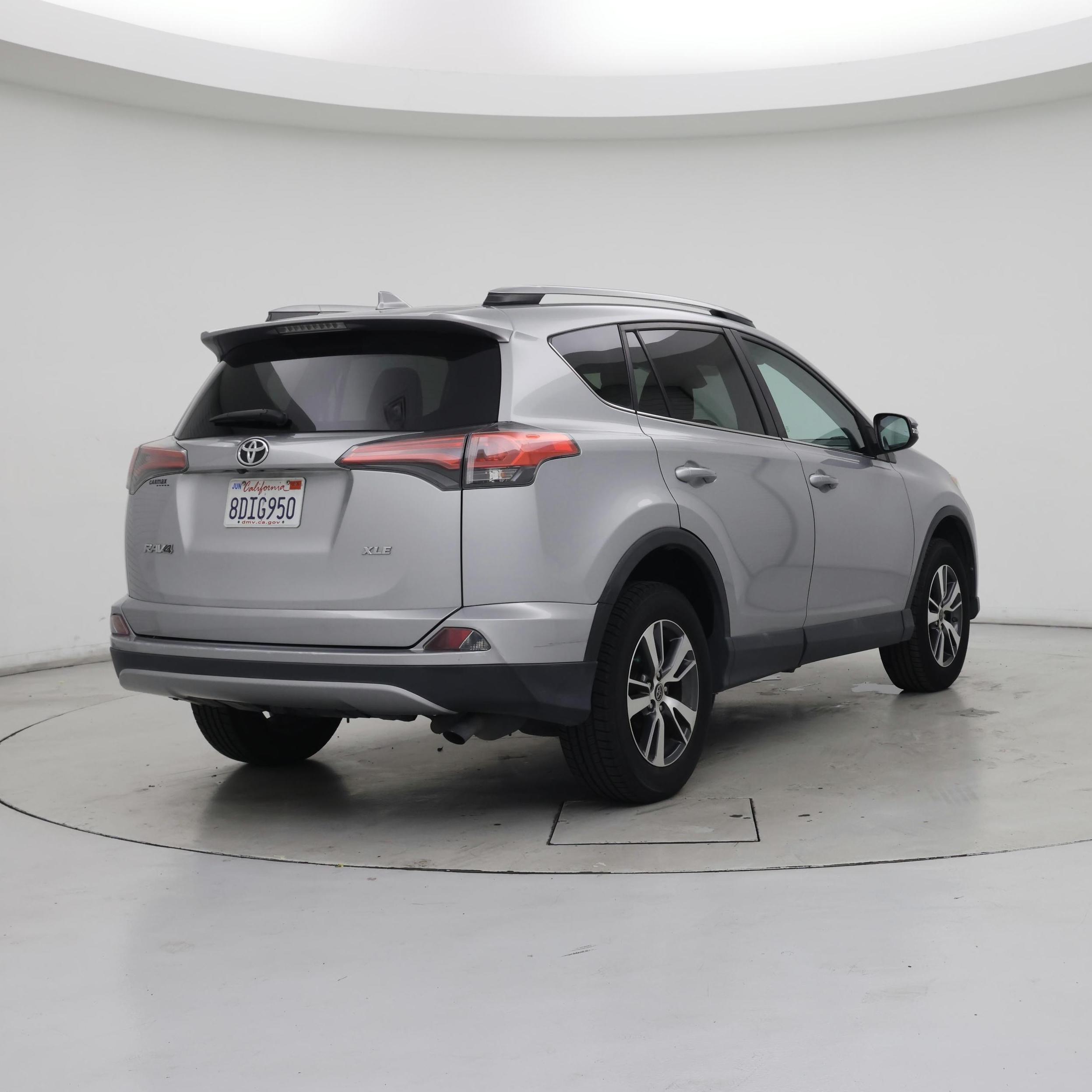 Thumbnail: 2018 Toyota RAV4 - 8
