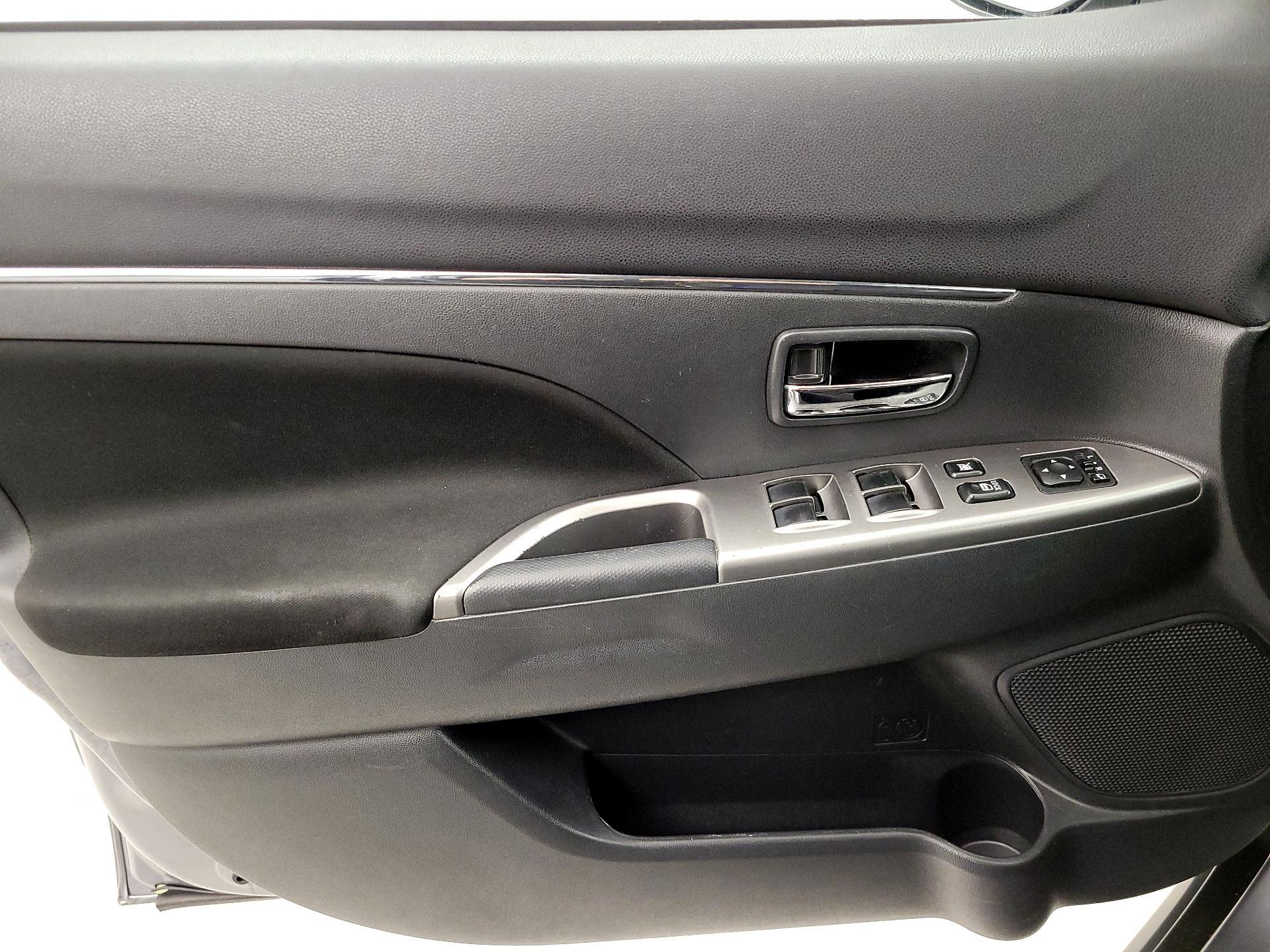 Thumbnail: 2020 Mitsubishi Outlander Sport - 12