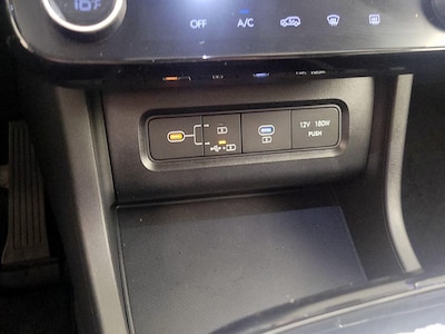 USB/AUX Ports