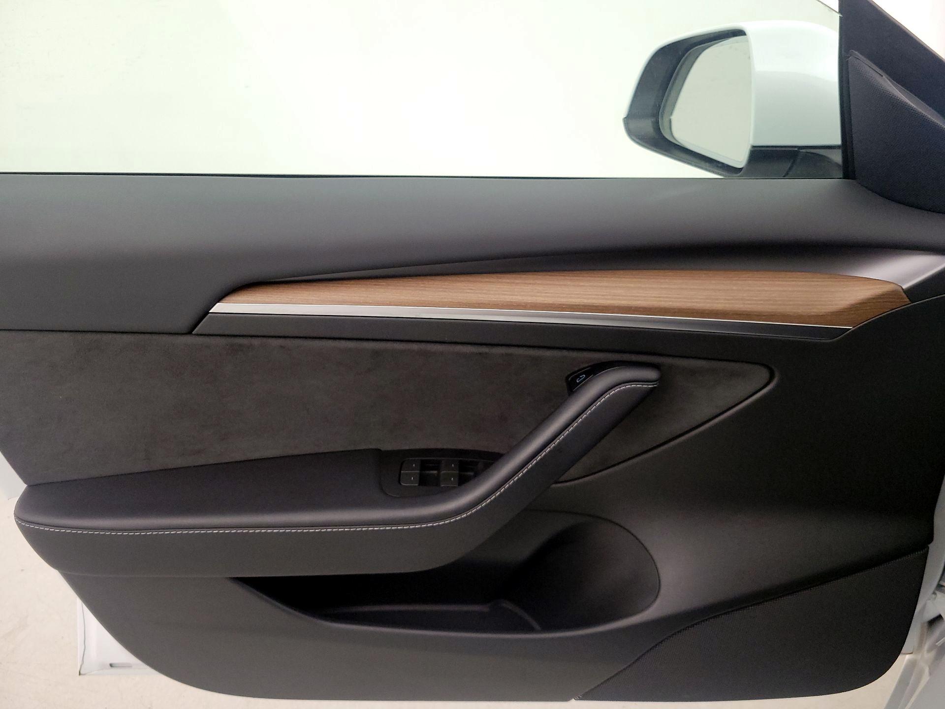 Thumbnail: 2023 Tesla Model 3 - 12