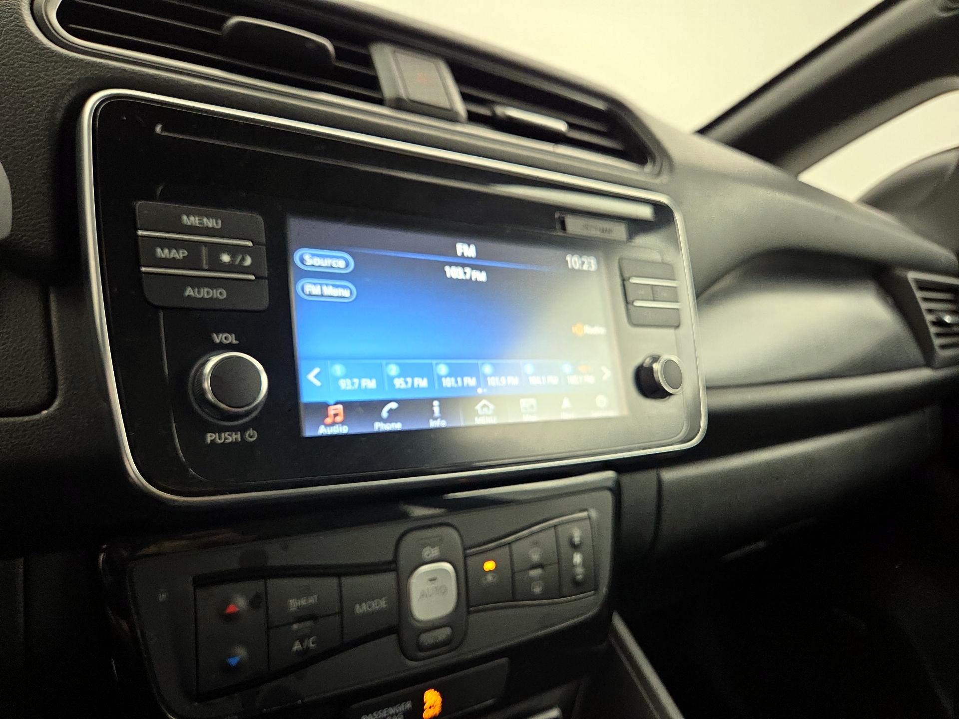 Thumbnail: 2019 Nissan Leaf - 16