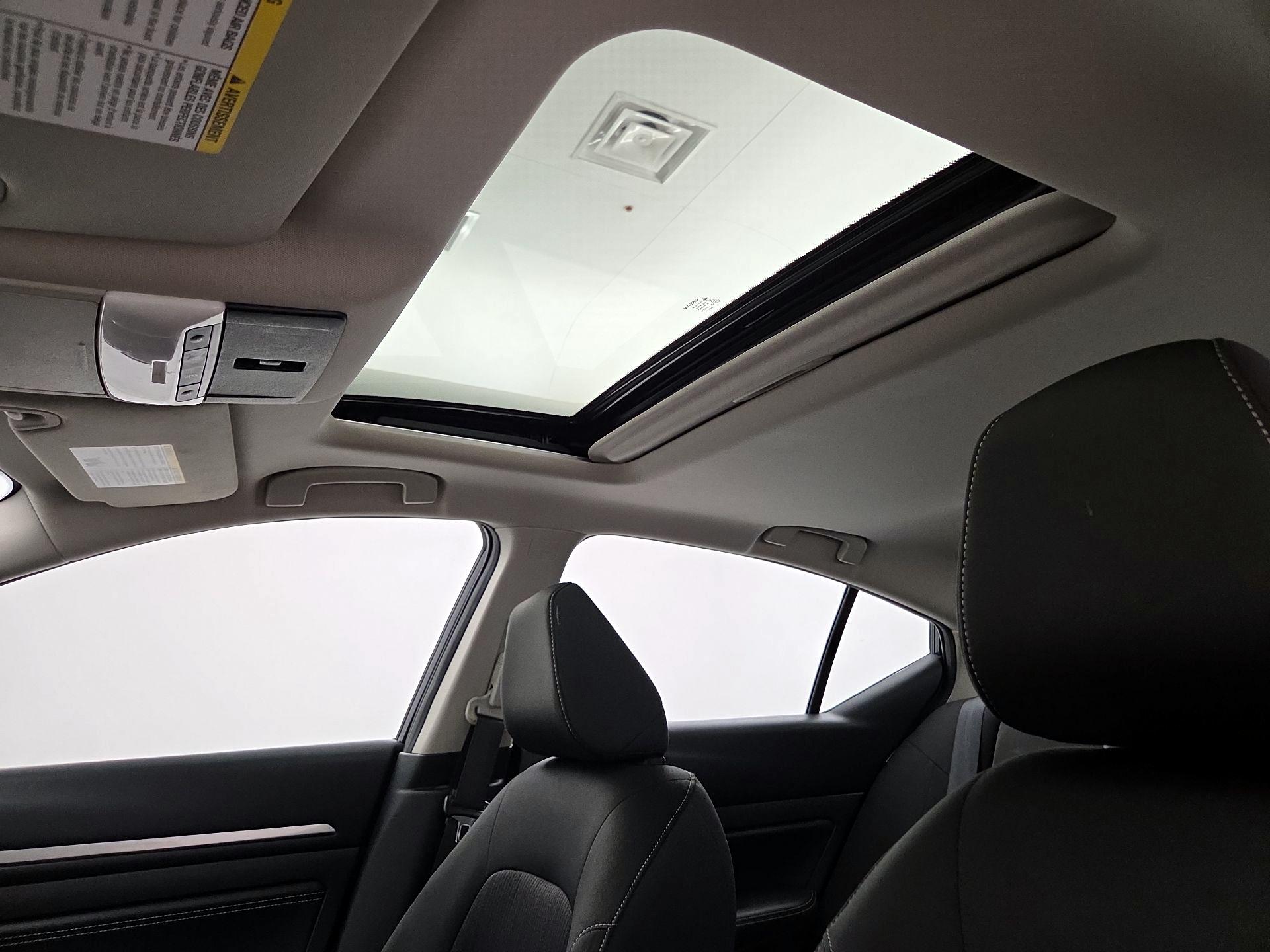 Thumbnail: 2019 Nissan Altima - 19