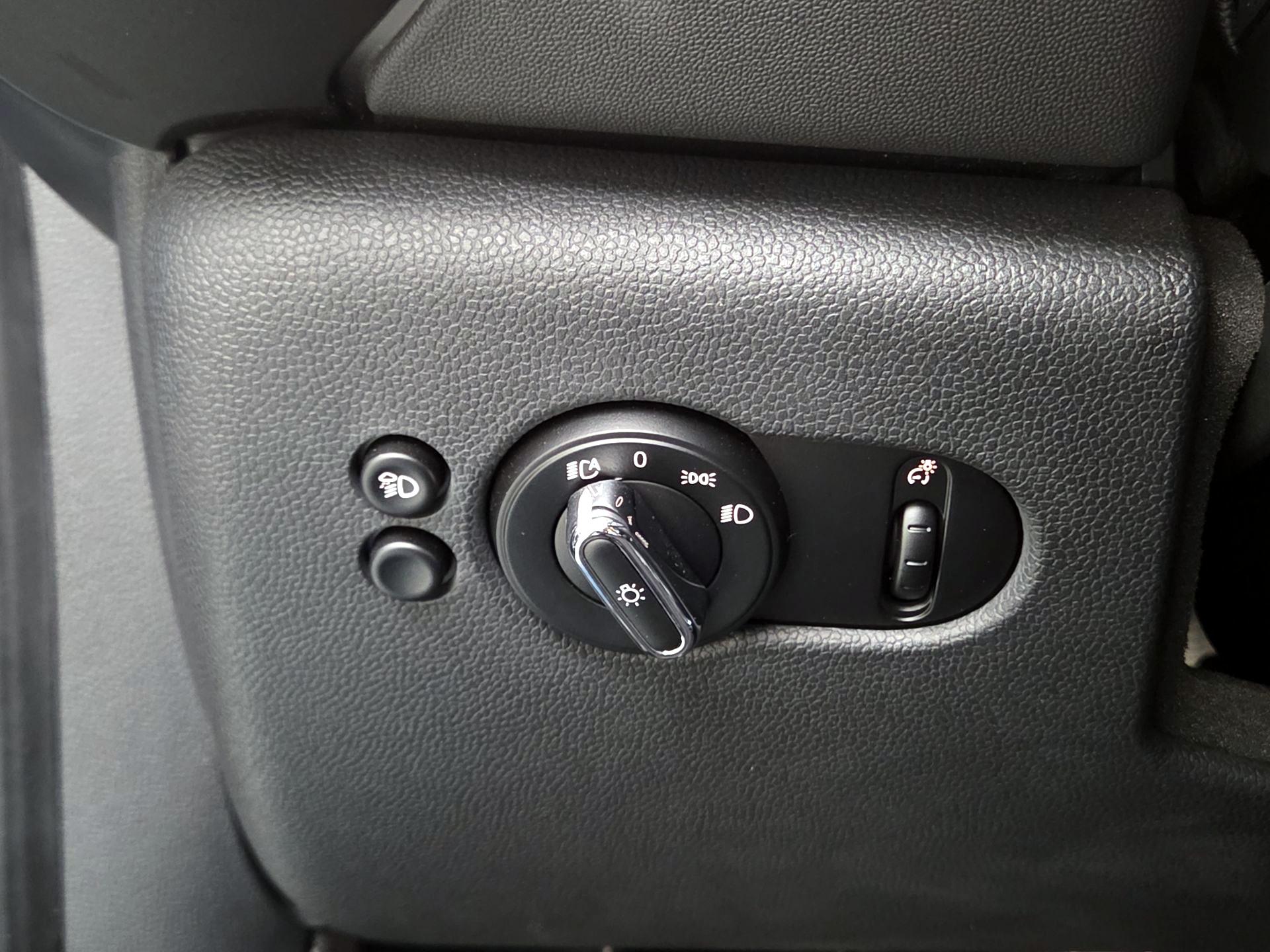 Thumbnail: 2022 MINI Cooper Hardtop - 13