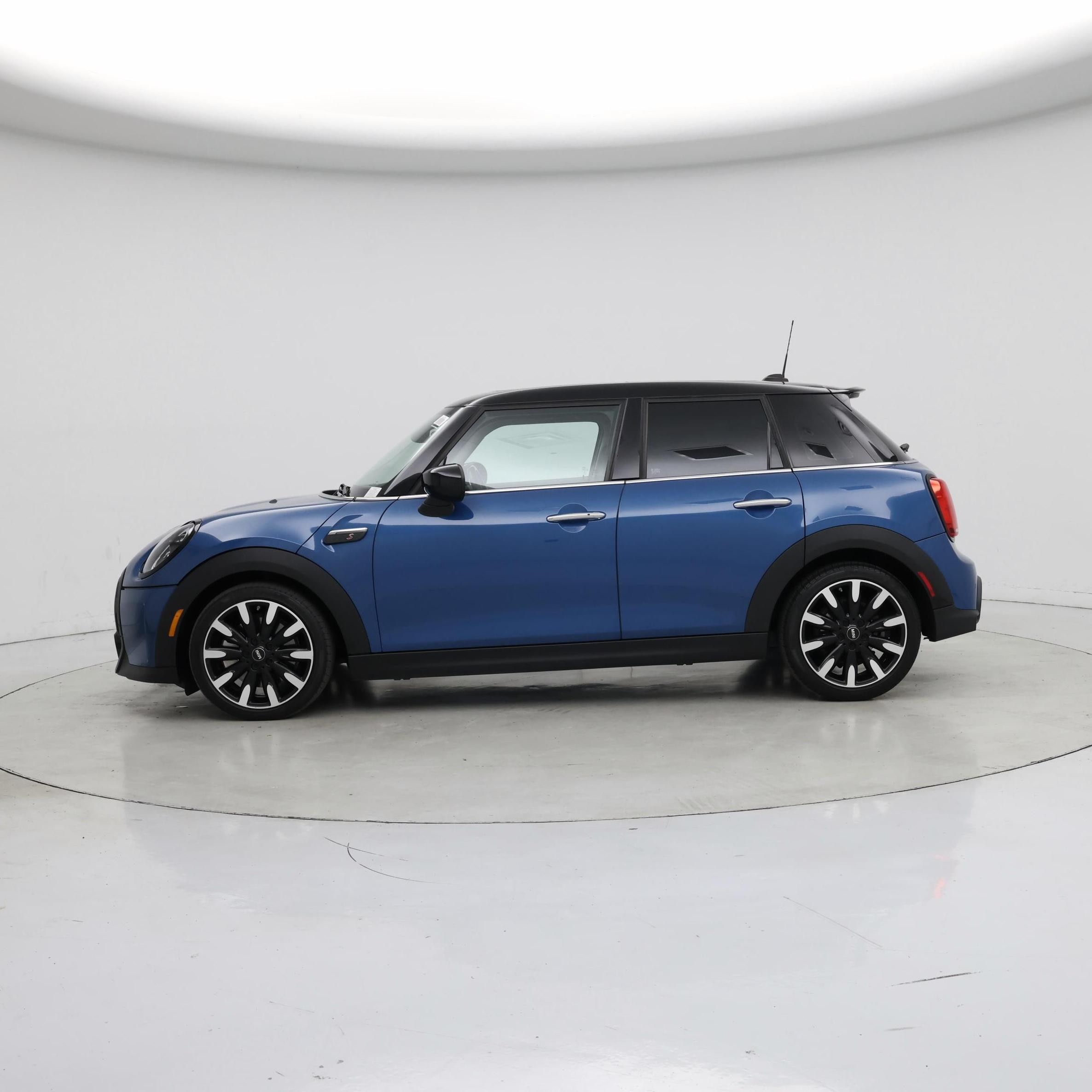 Thumbnail: 2022 MINI Cooper Hardtop - 3