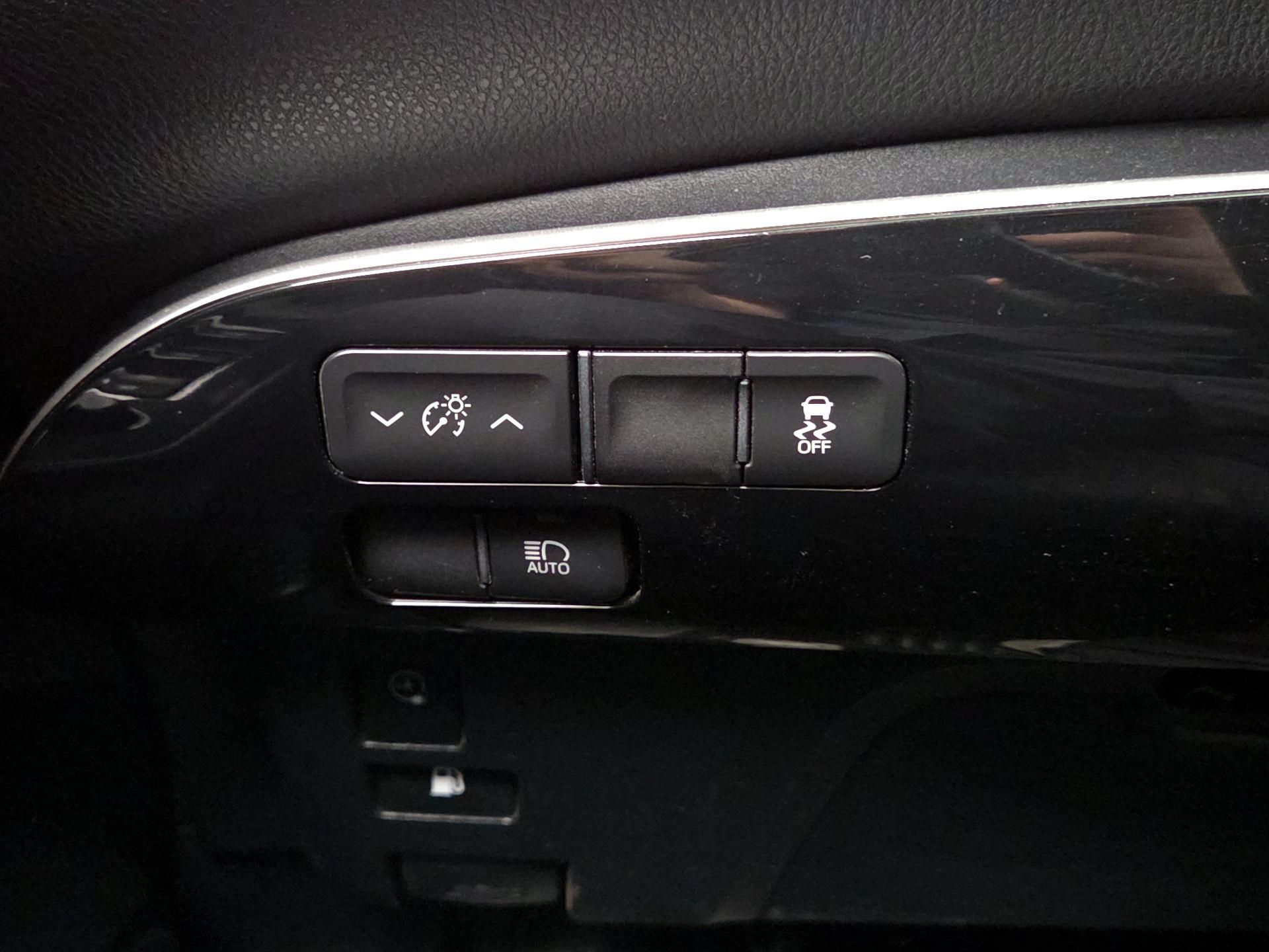 Thumbnail: 2017 Toyota Prius Prime - 13