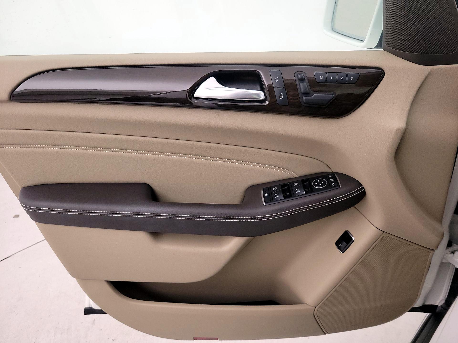 Thumbnail: 2015 Mercedes-Benz M-Class - 12