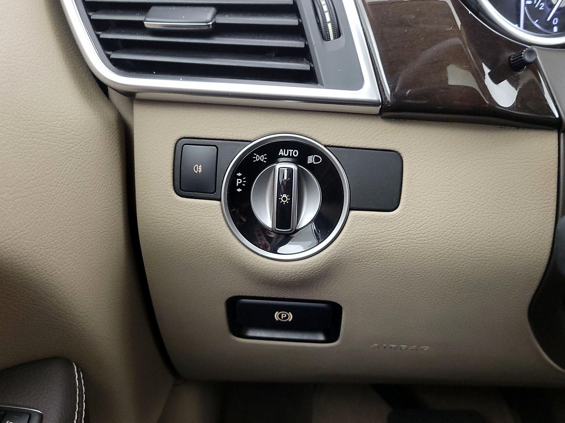 Thumbnail: 2015 Mercedes-Benz M-Class - 13