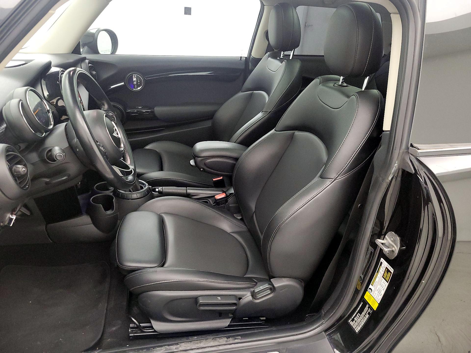 Thumbnail: 2016 MINI Cooper Hardtop - 11