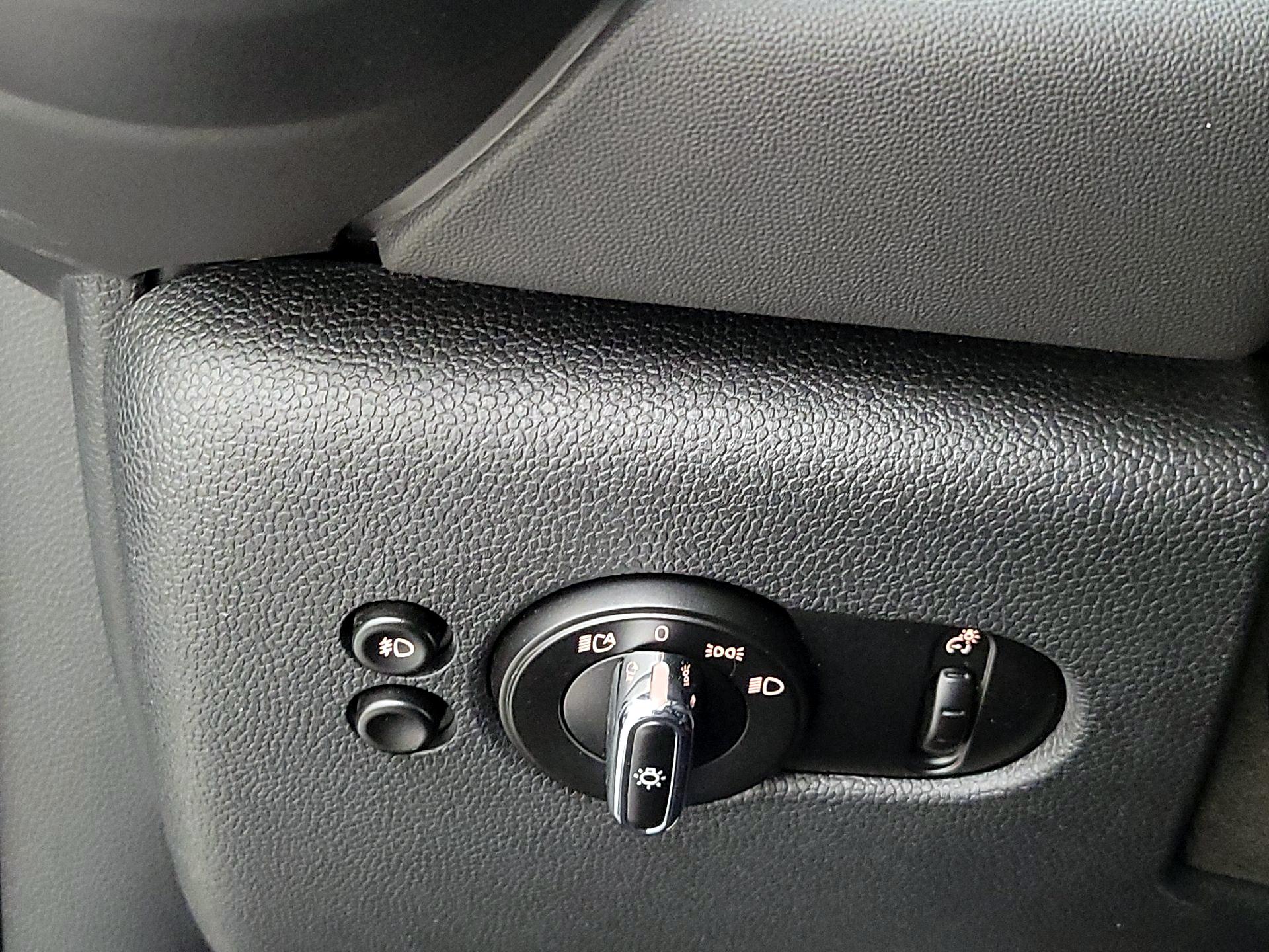 Thumbnail: 2016 MINI Cooper Hardtop - 13