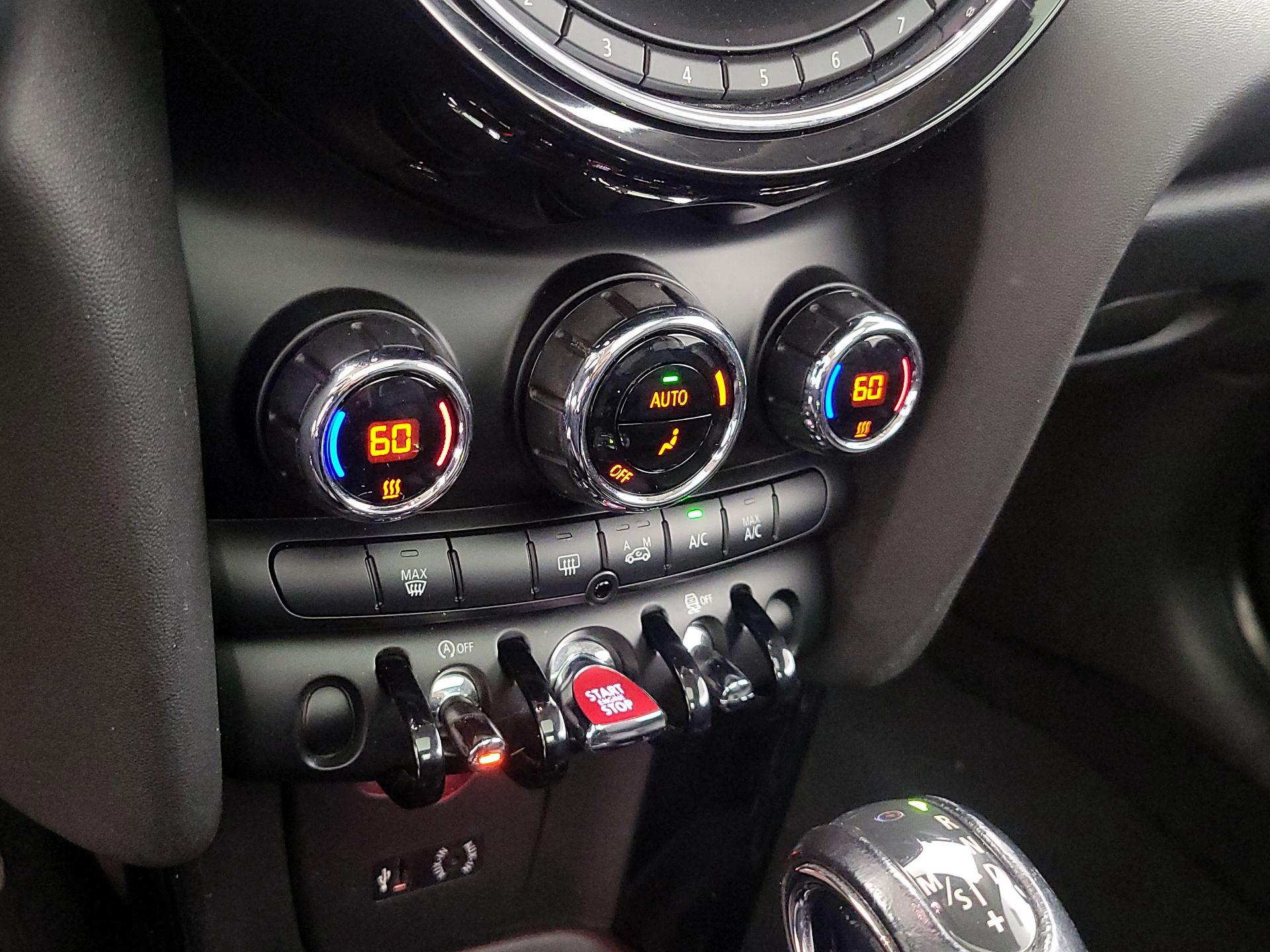 Thumbnail: 2016 MINI Cooper Hardtop - 15