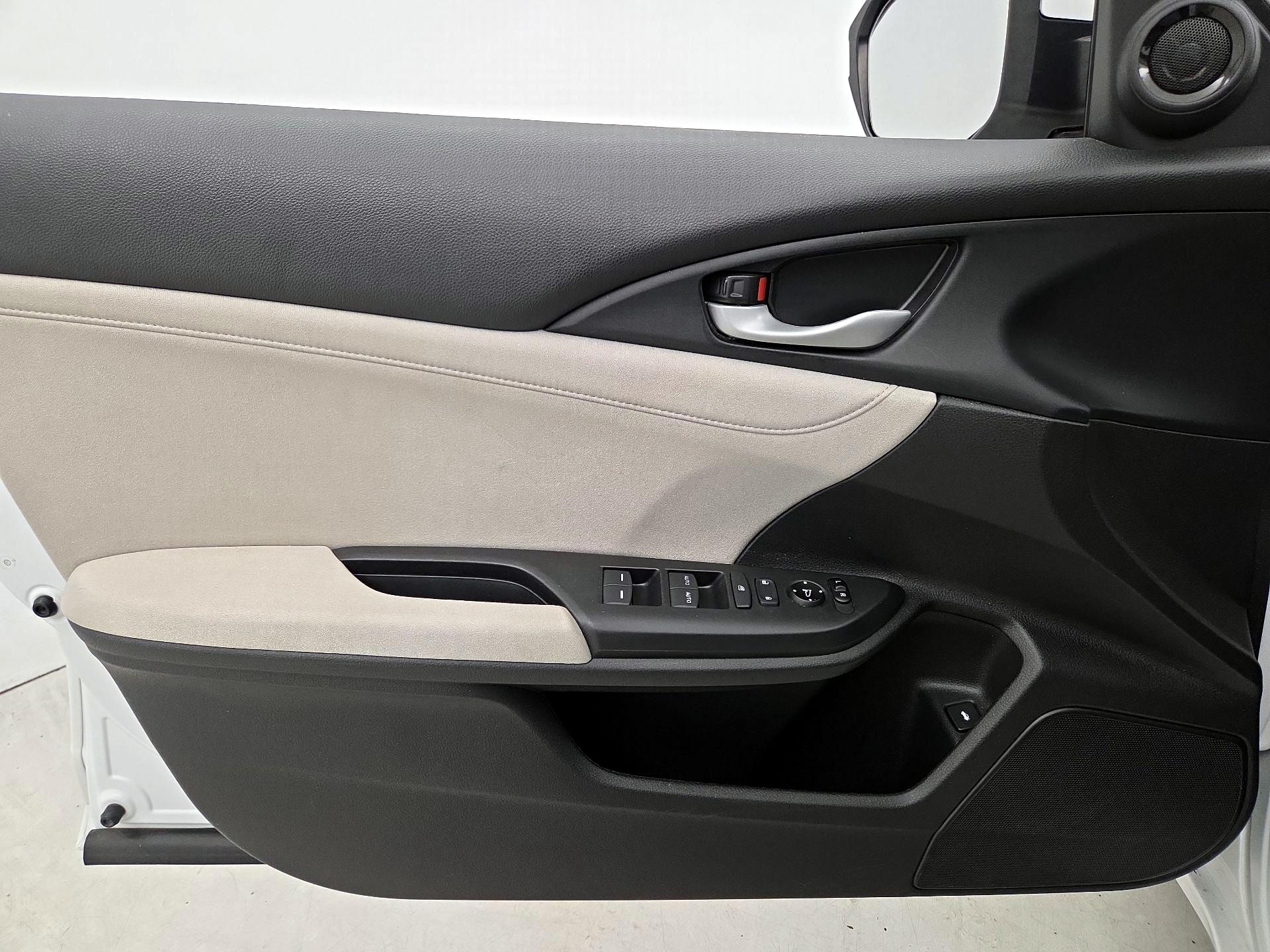 Thumbnail: 2020 Honda Insight - 12