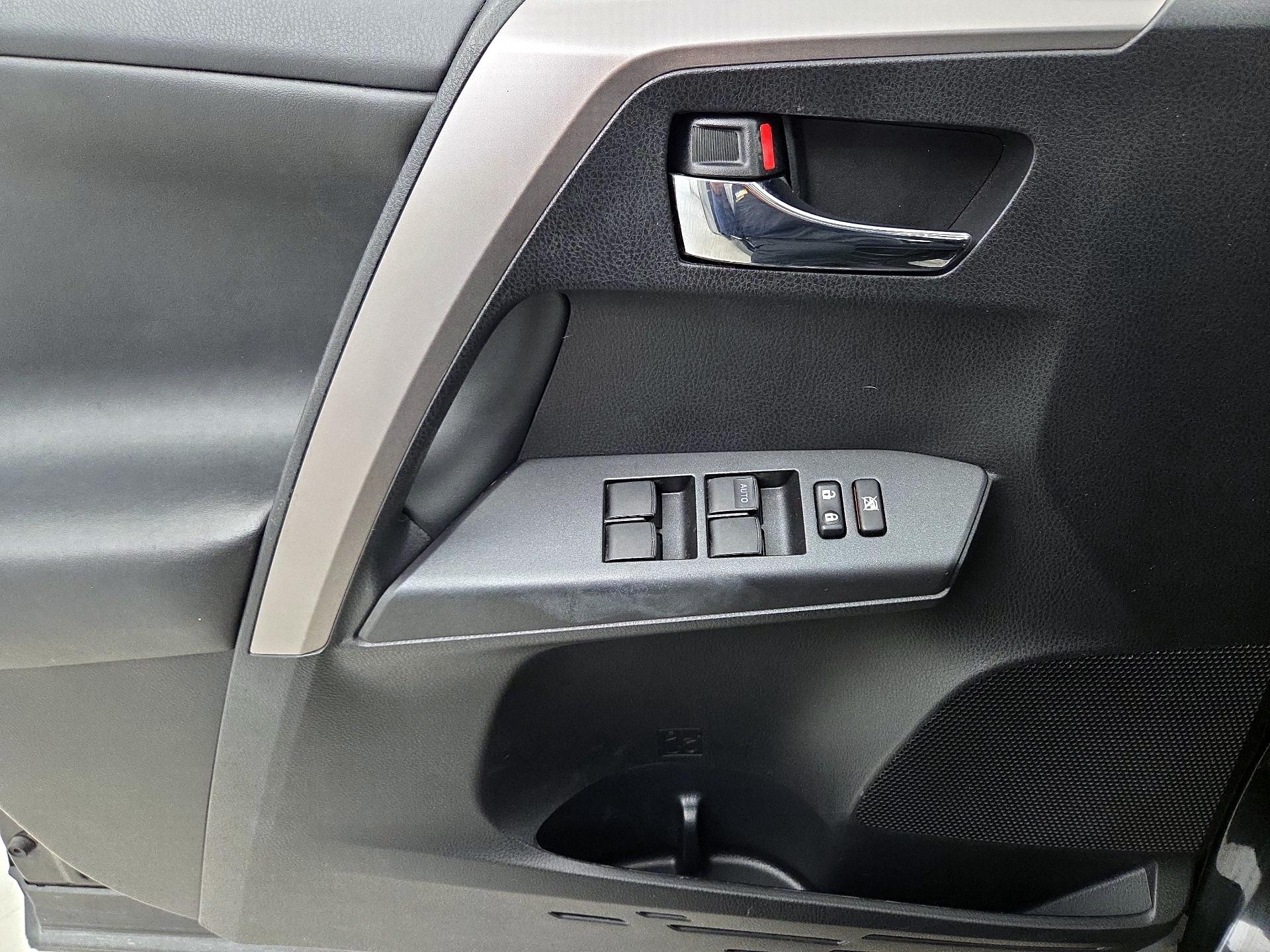 Thumbnail: 2017 Toyota RAV4 - 12