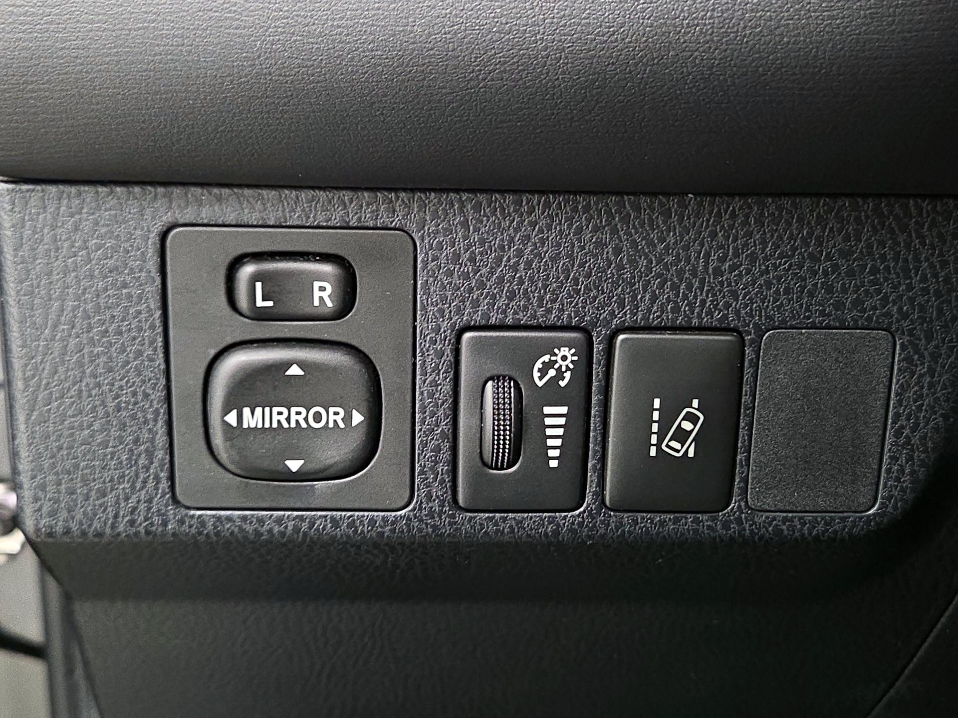 Thumbnail: 2017 Toyota RAV4 - 13