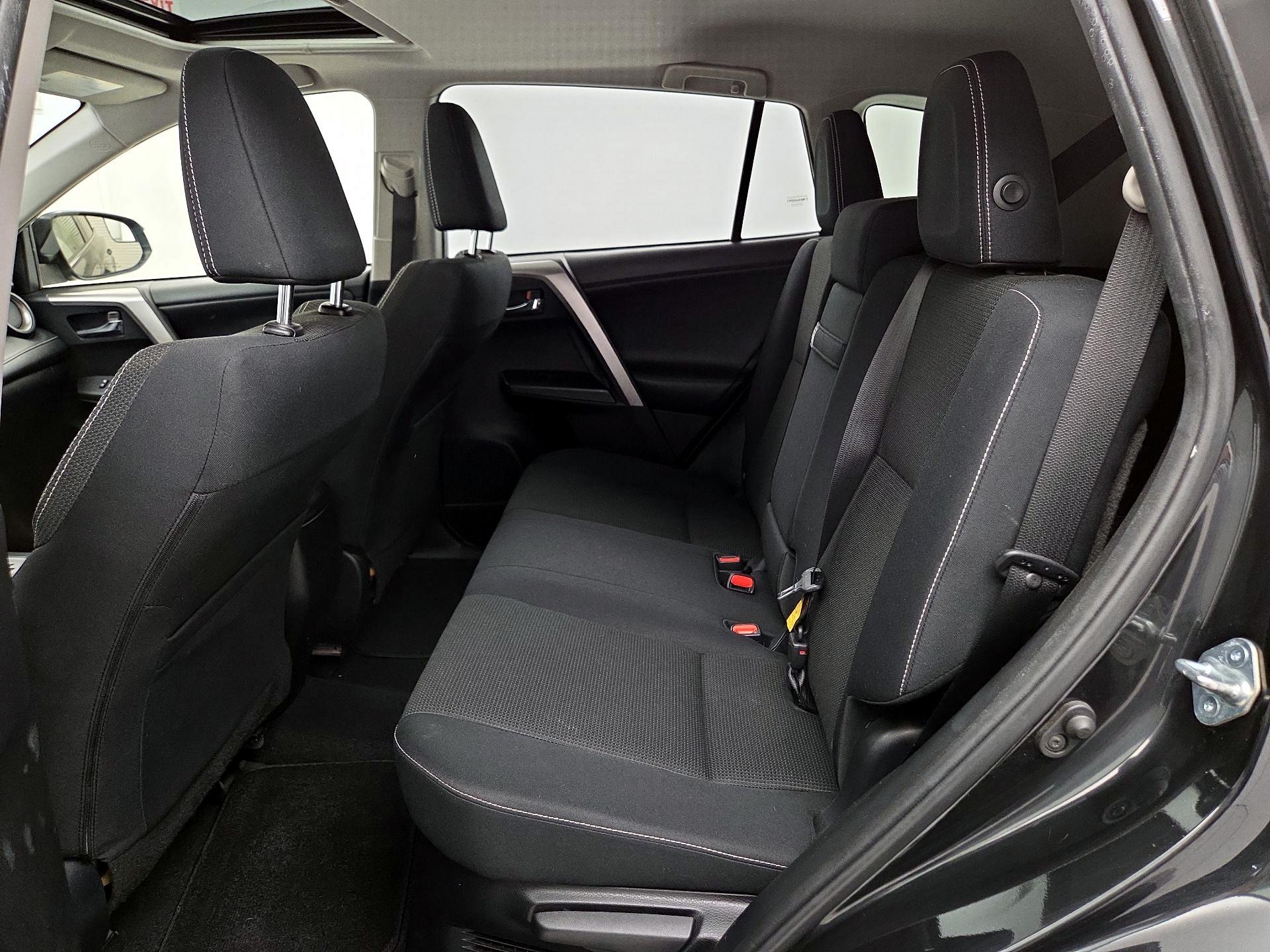 Thumbnail: 2017 Toyota RAV4 - 20