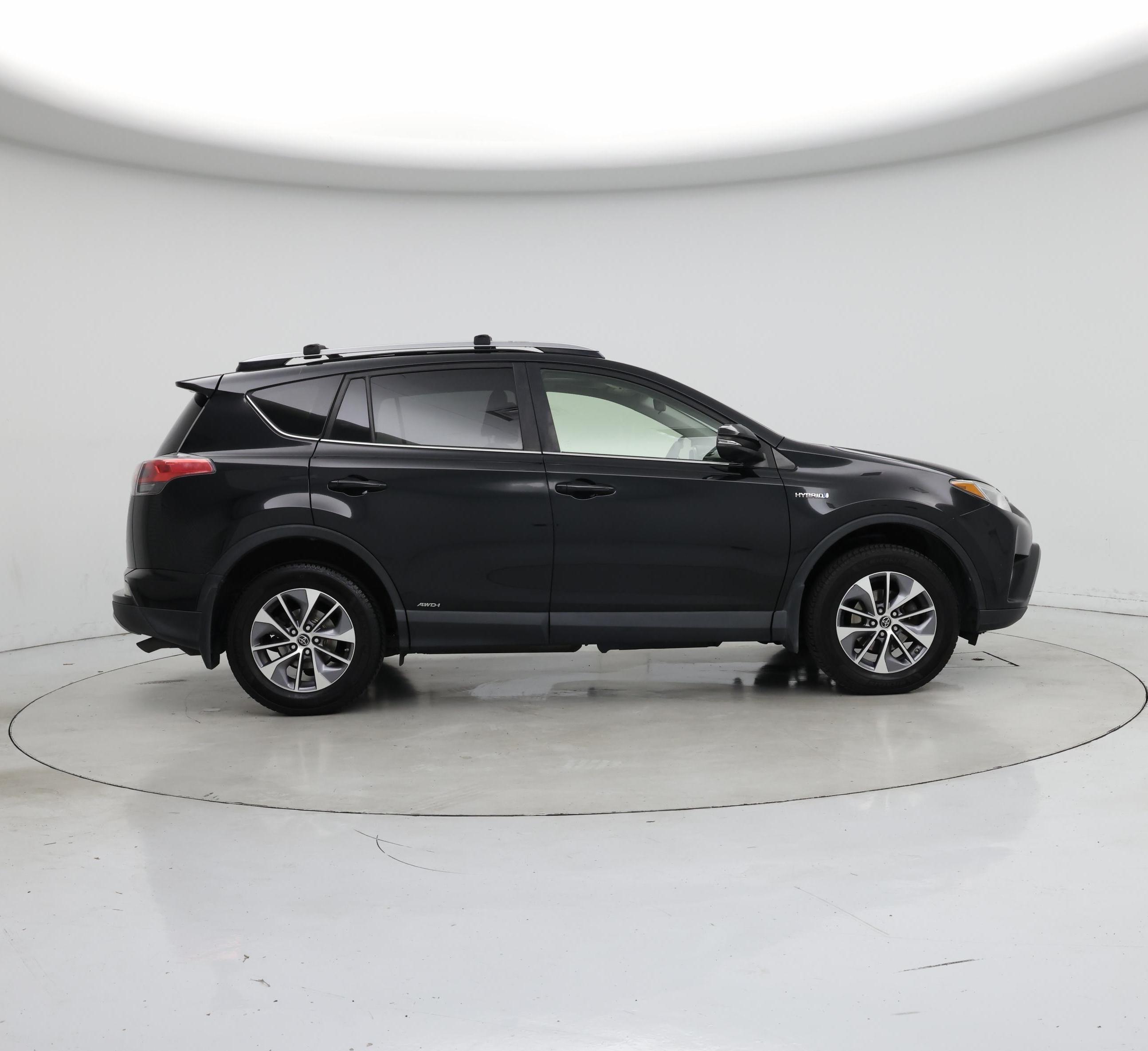 Thumbnail: 2017 Toyota RAV4 - 7