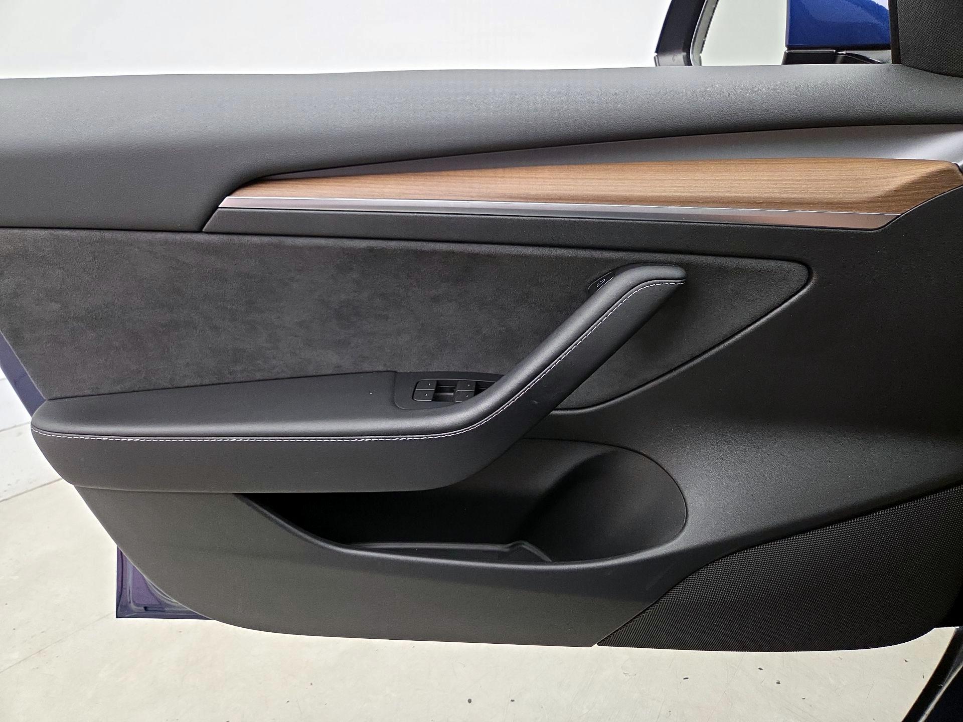 Thumbnail: 2023 Tesla Model 3 - 12