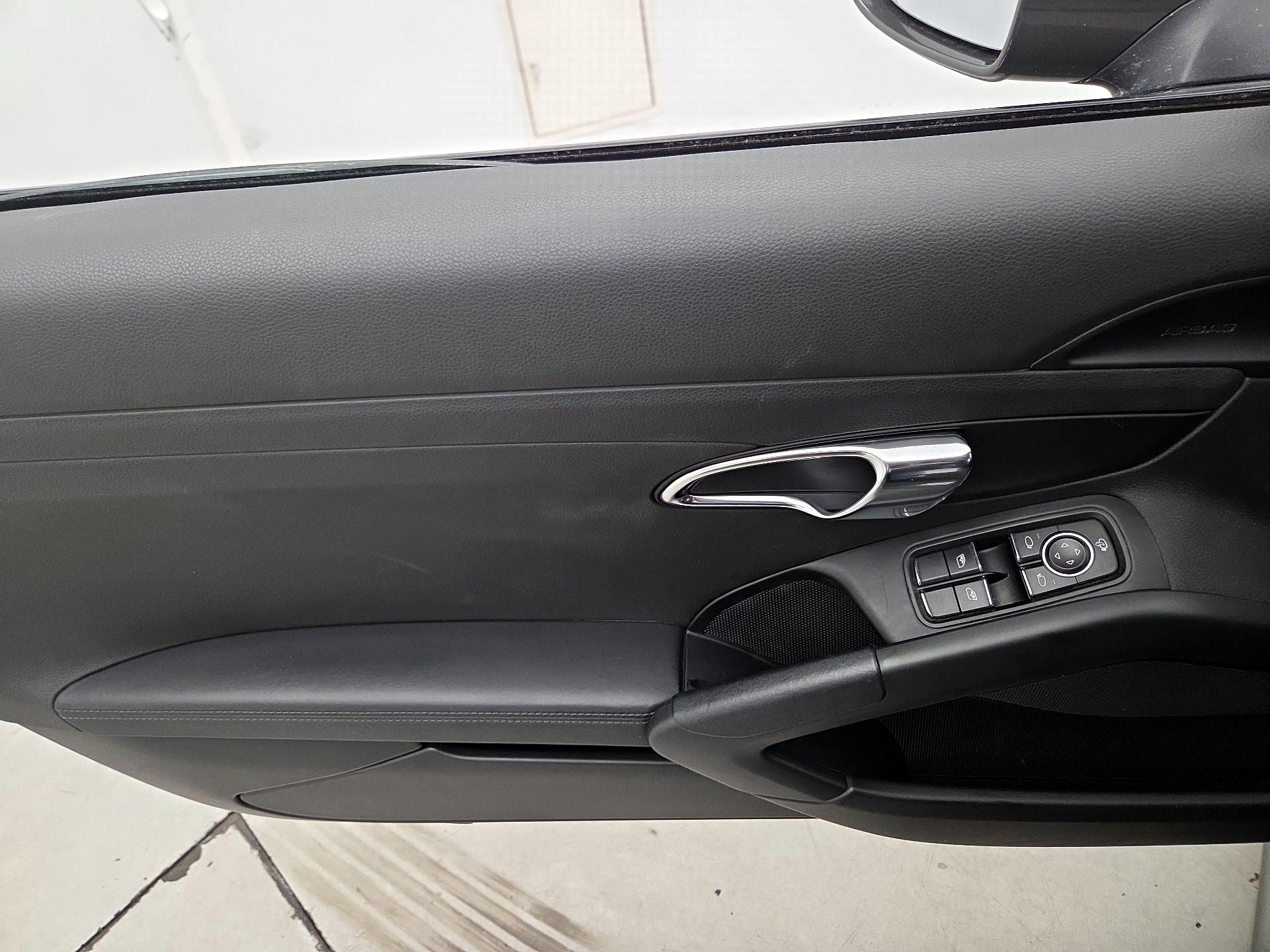 Thumbnail: 2016 Porsche Cayman - 12